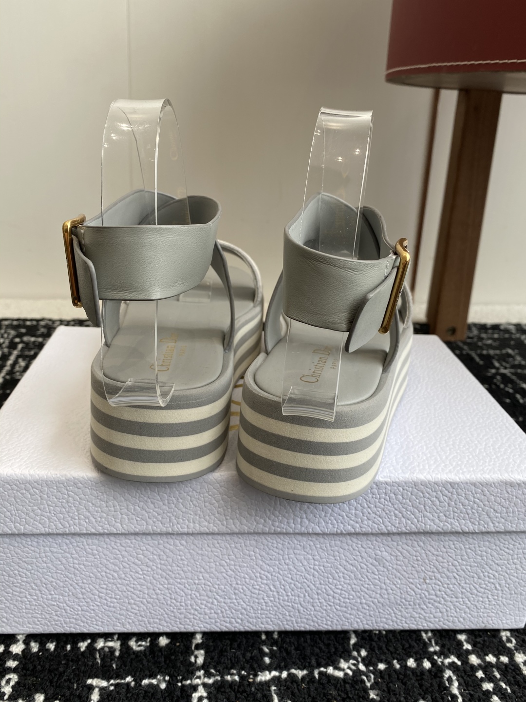 代购级
Dior 迪奥 25ss 春夏新款 IVIETA DWAY  凉鞋

 CD字母logo立体刺绣