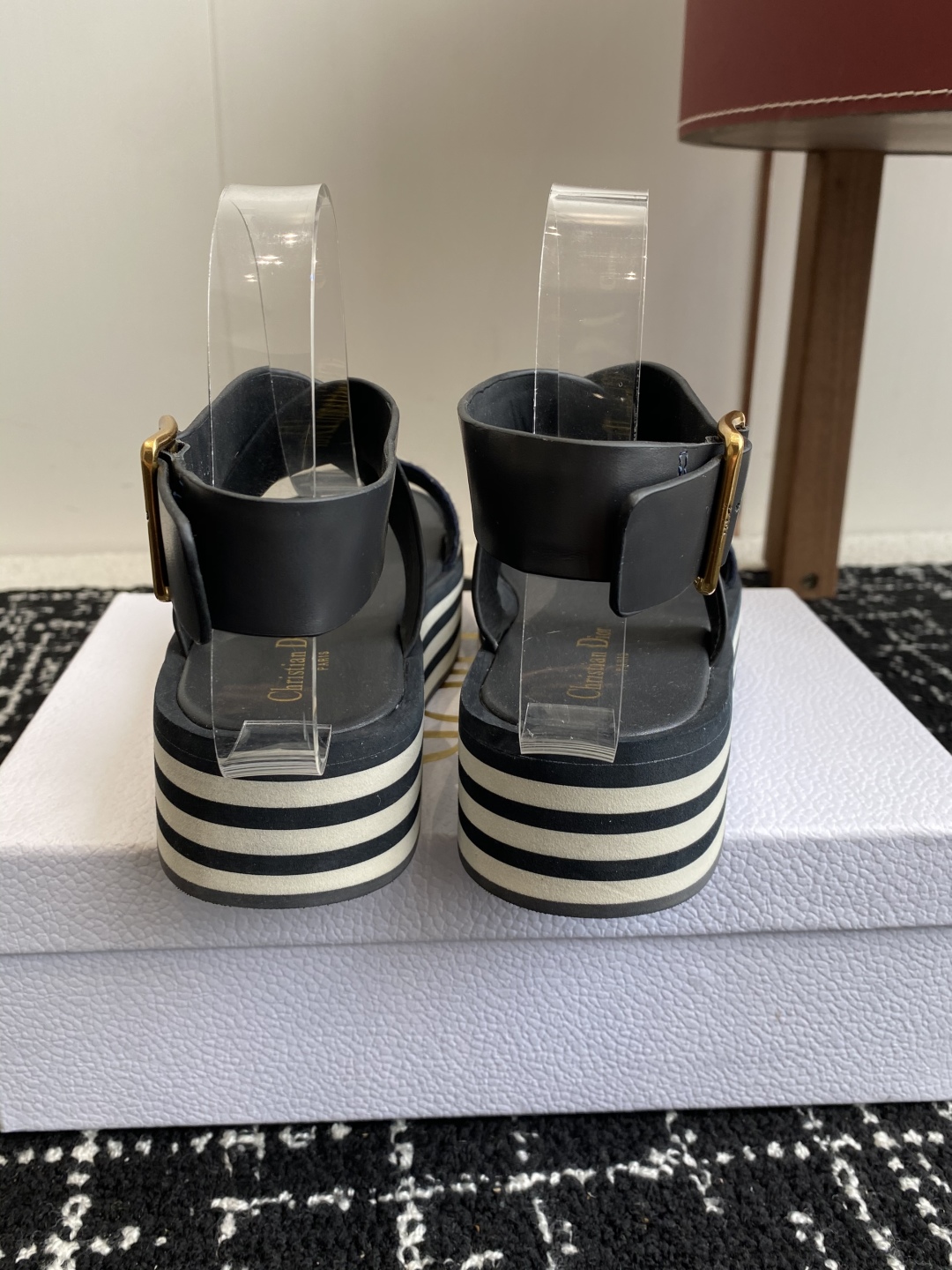 代购级
Dior 迪奥 25ss 春夏新款 IVIETA DWAY  凉鞋

 CD字母logo立体刺绣
