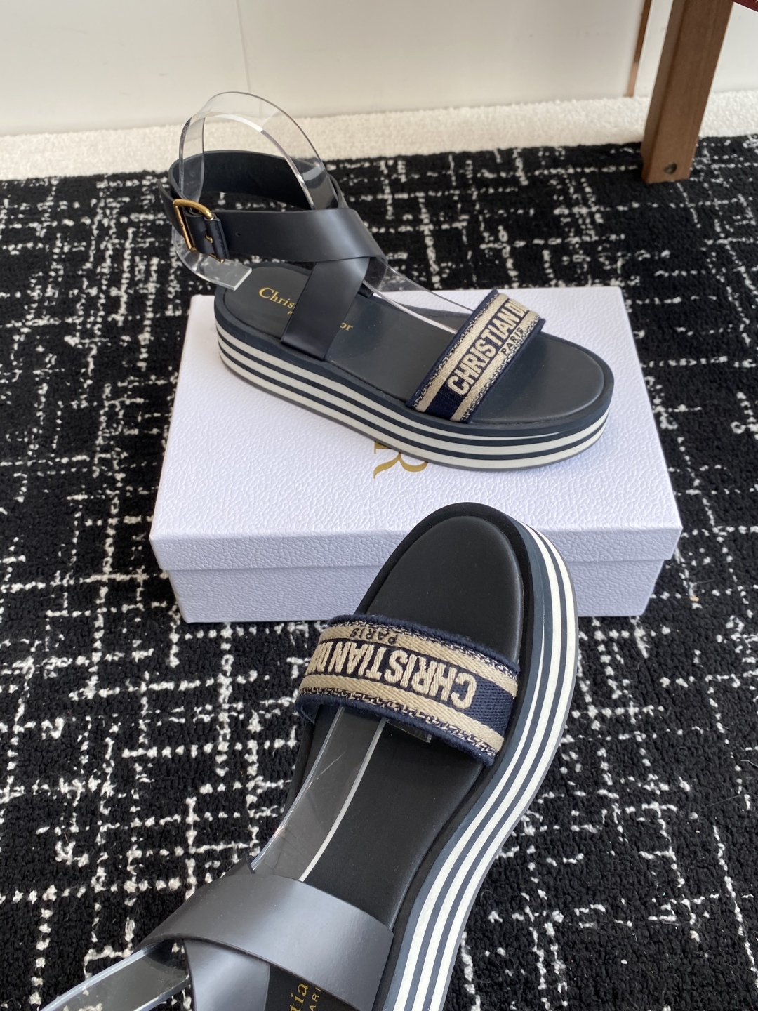 代购级
Dior 迪奥 25ss 春夏新款 IVIETA DWAY  凉鞋

 CD字母logo立体刺绣