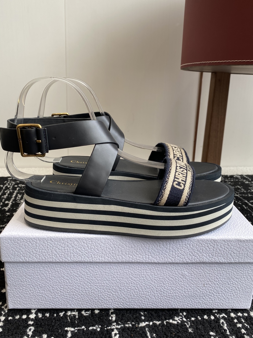 代购级
Dior 迪奥 25ss 春夏新款 IVIETA DWAY  凉鞋

 CD字母logo立体刺绣