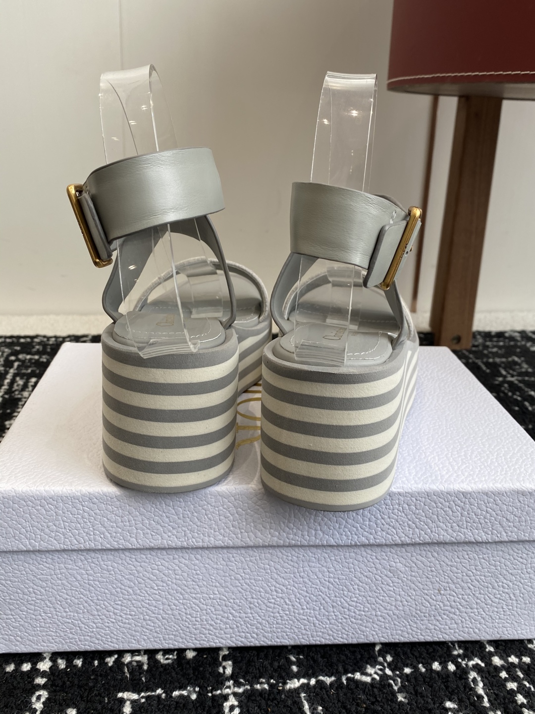 代购级
Dior 迪奥 25ss 春夏新款 IVIETA DWAY  凉鞋

 CD字母logo立体刺绣