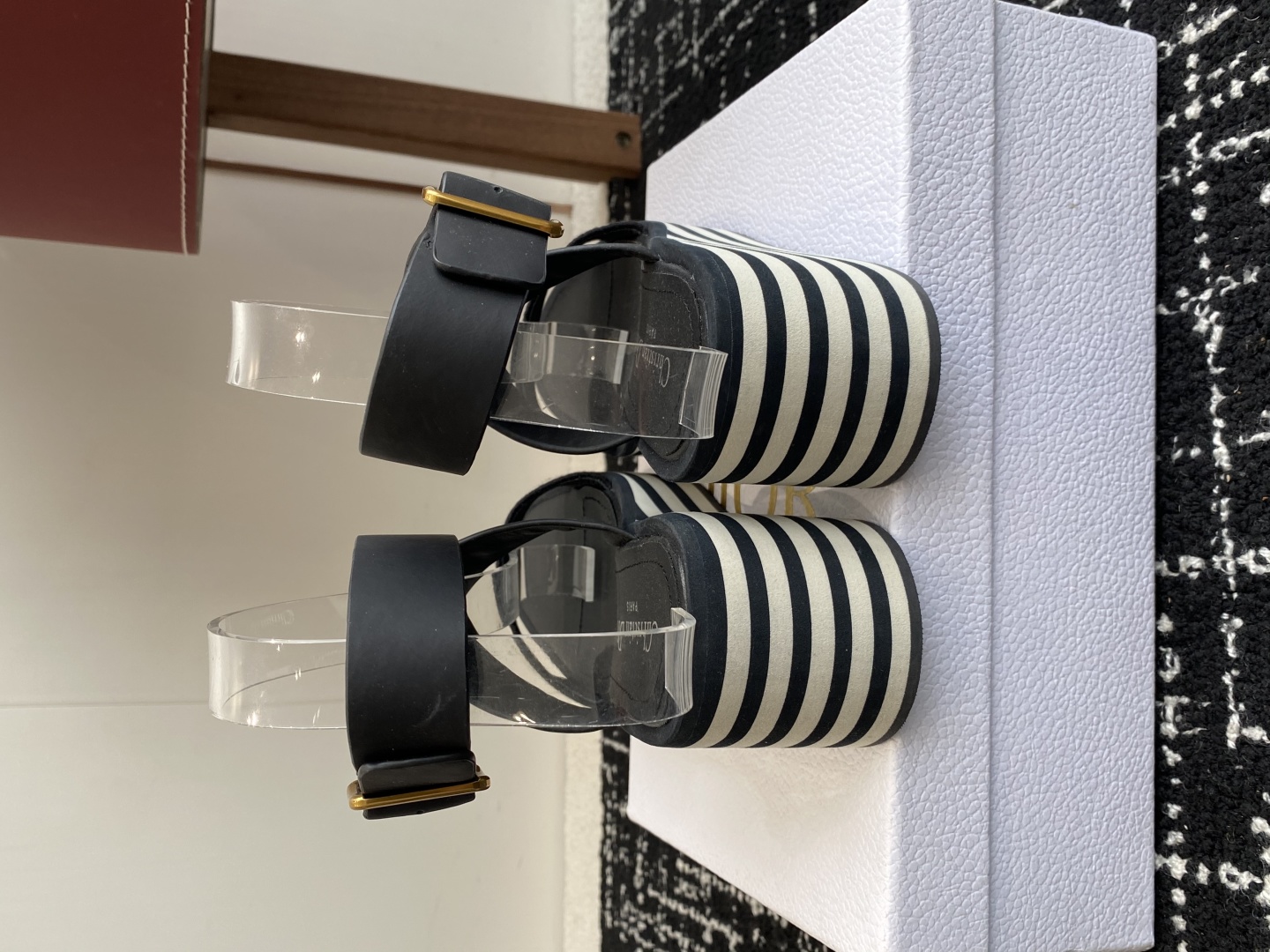 代购级
Dior 迪奥 25ss 春夏新款 IVIETA DWAY  凉鞋

 CD字母logo立体刺绣