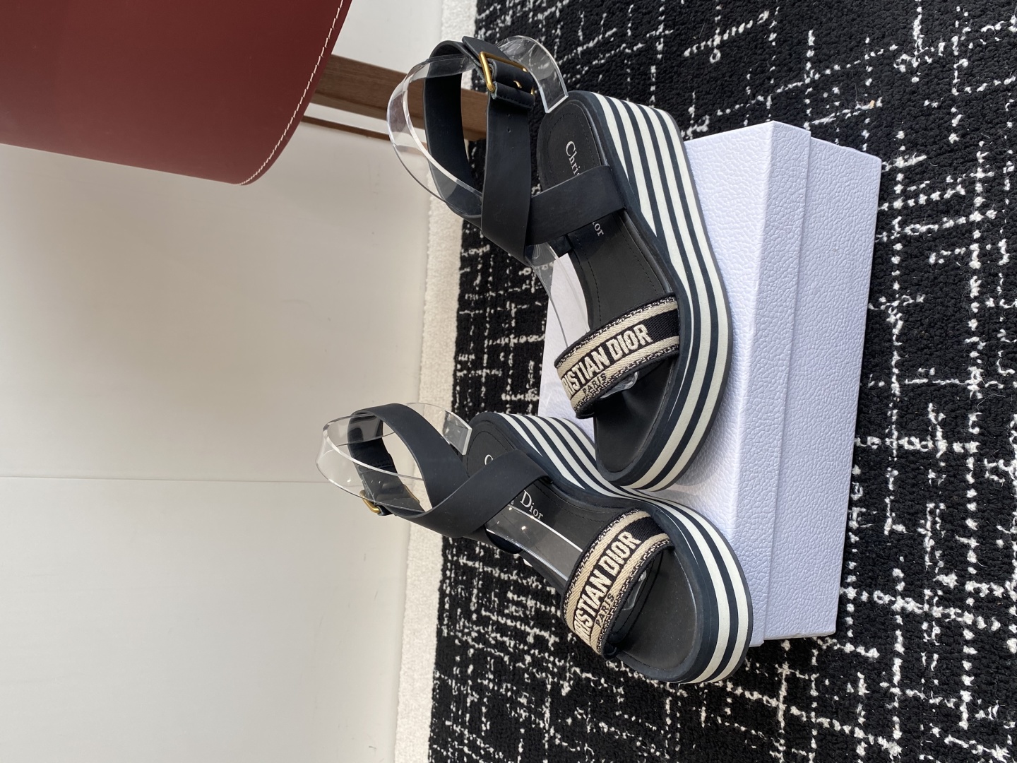 代购级
Dior 迪奥 25ss 春夏新款 IVIETA DWAY  凉鞋

 CD字母logo立体刺绣
