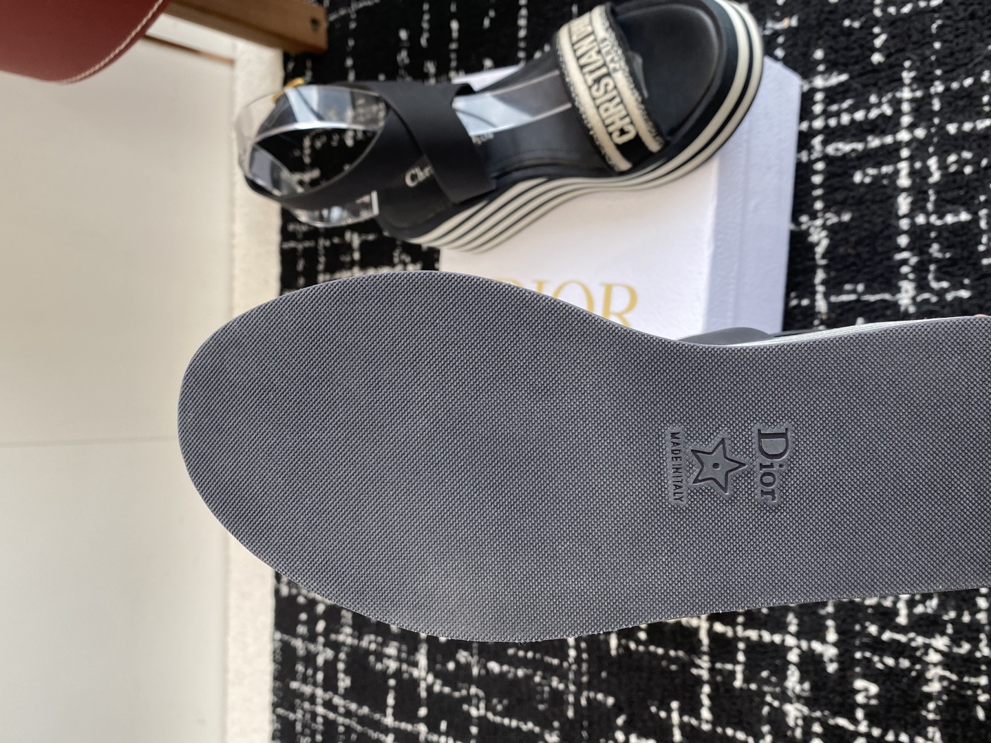 代购级
Dior 迪奥 25ss 春夏新款 IVIETA DWAY  凉鞋

 CD字母logo立体刺绣
