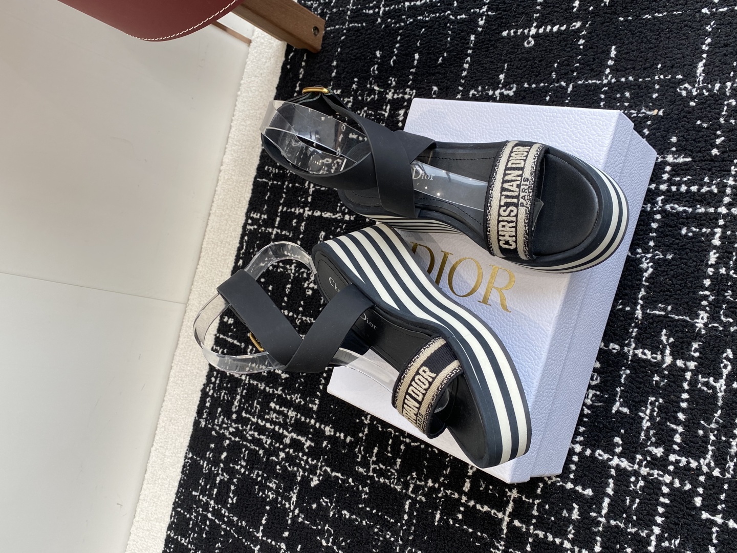 代购级
Dior 迪奥 25ss 春夏新款 IVIETA DWAY  凉鞋

 CD字母logo立体刺绣