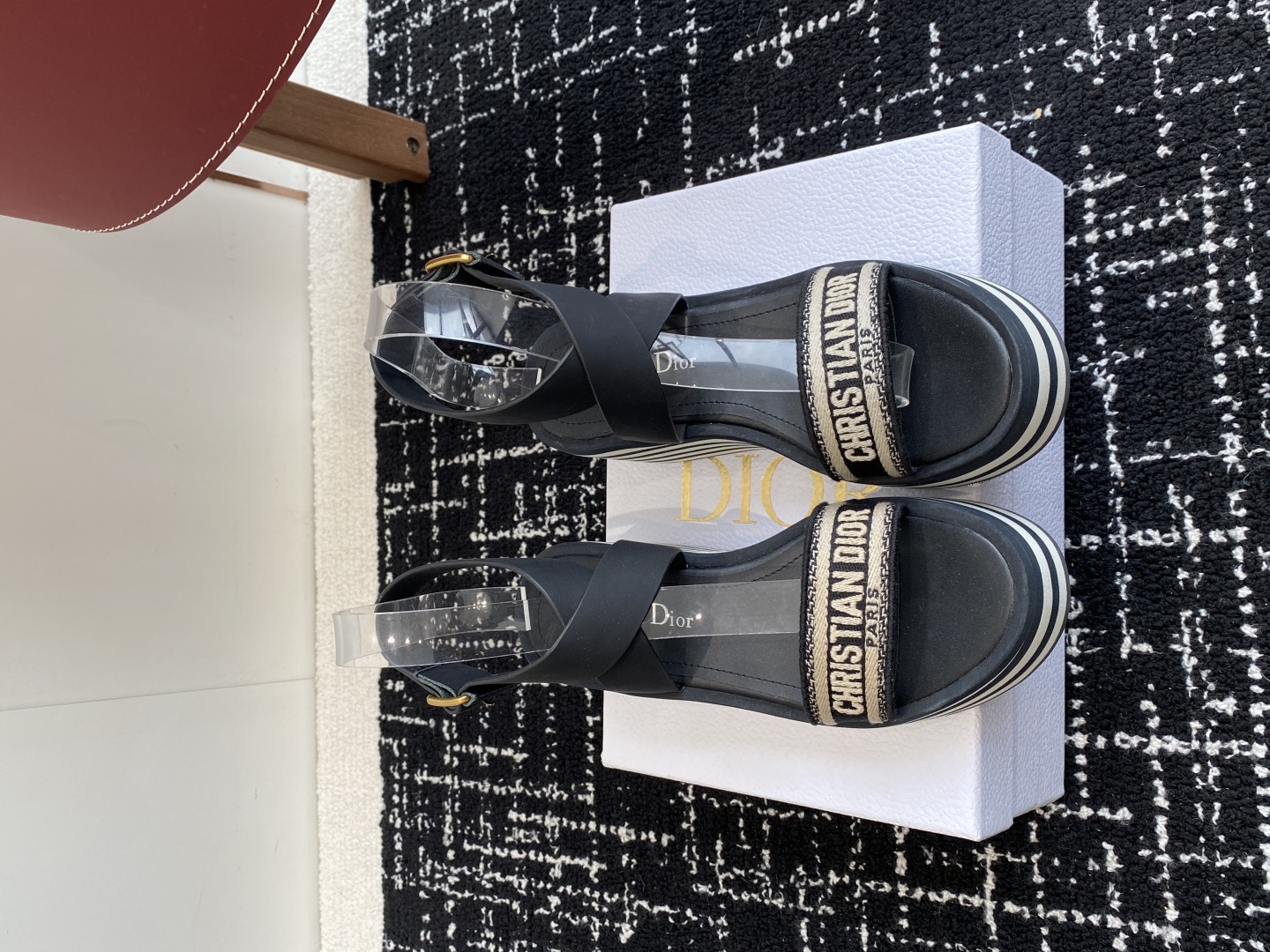 代购级
Dior 迪奥 25ss 春夏新款 IVIETA DWAY  凉鞋

 CD字母logo立体刺绣