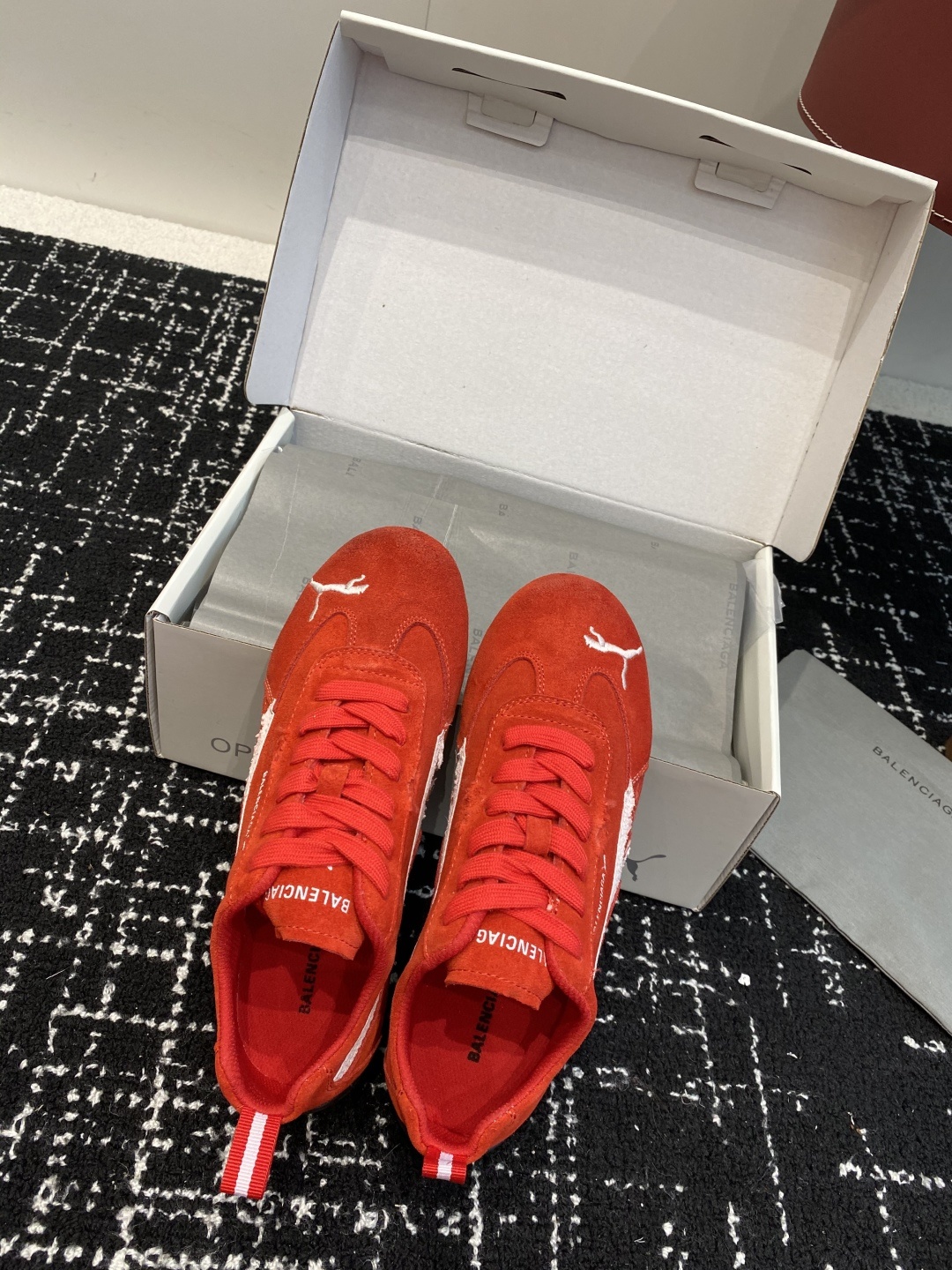 代购级
彪马(Puma)Ultrasoft Speedcats 情侣款运动鞋采用柔软且无固定结构的鞋面,