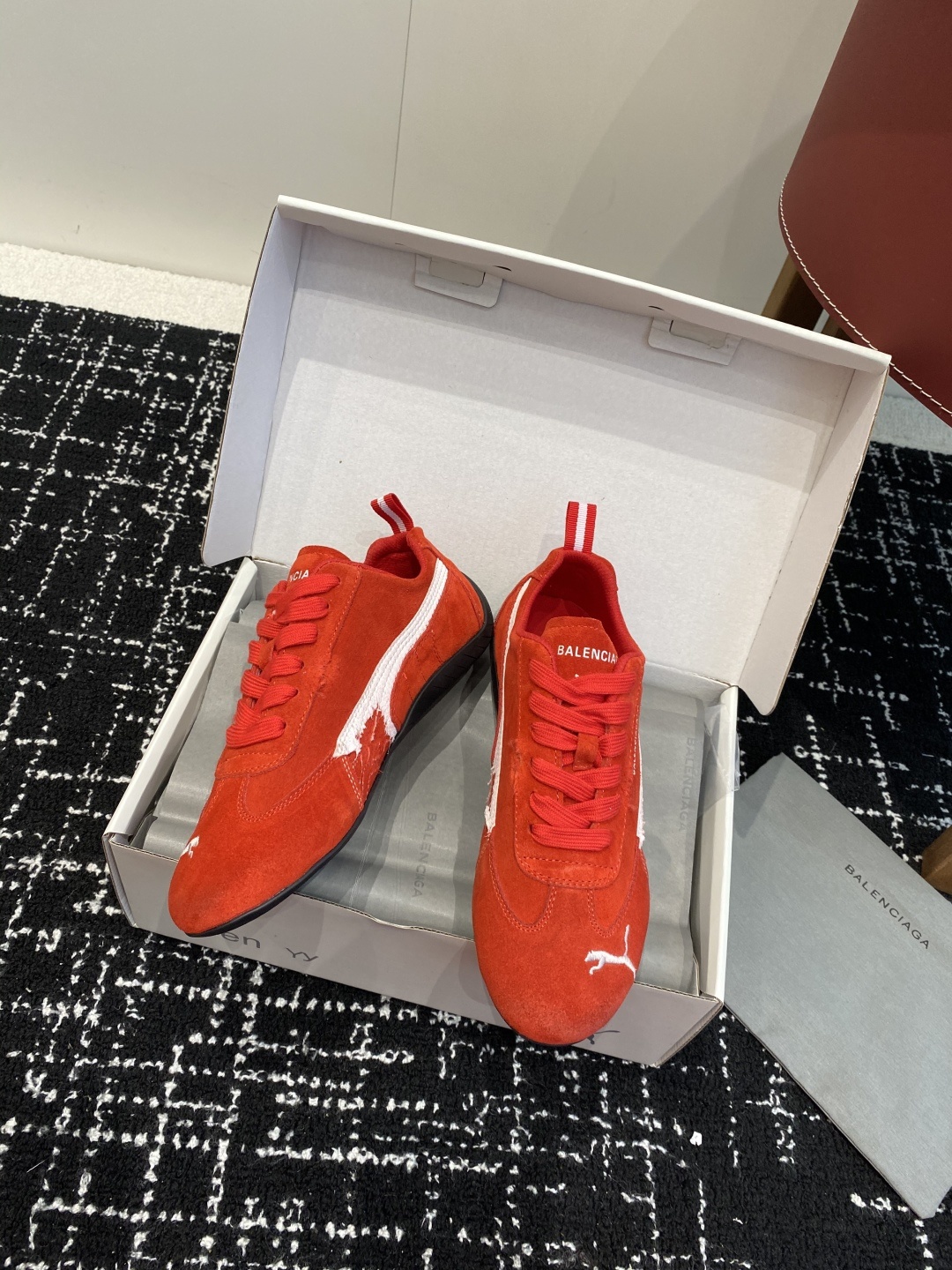 代购级
彪马(Puma)Ultrasoft Speedcats 情侣款运动鞋采用柔软且无固定结构的鞋面,