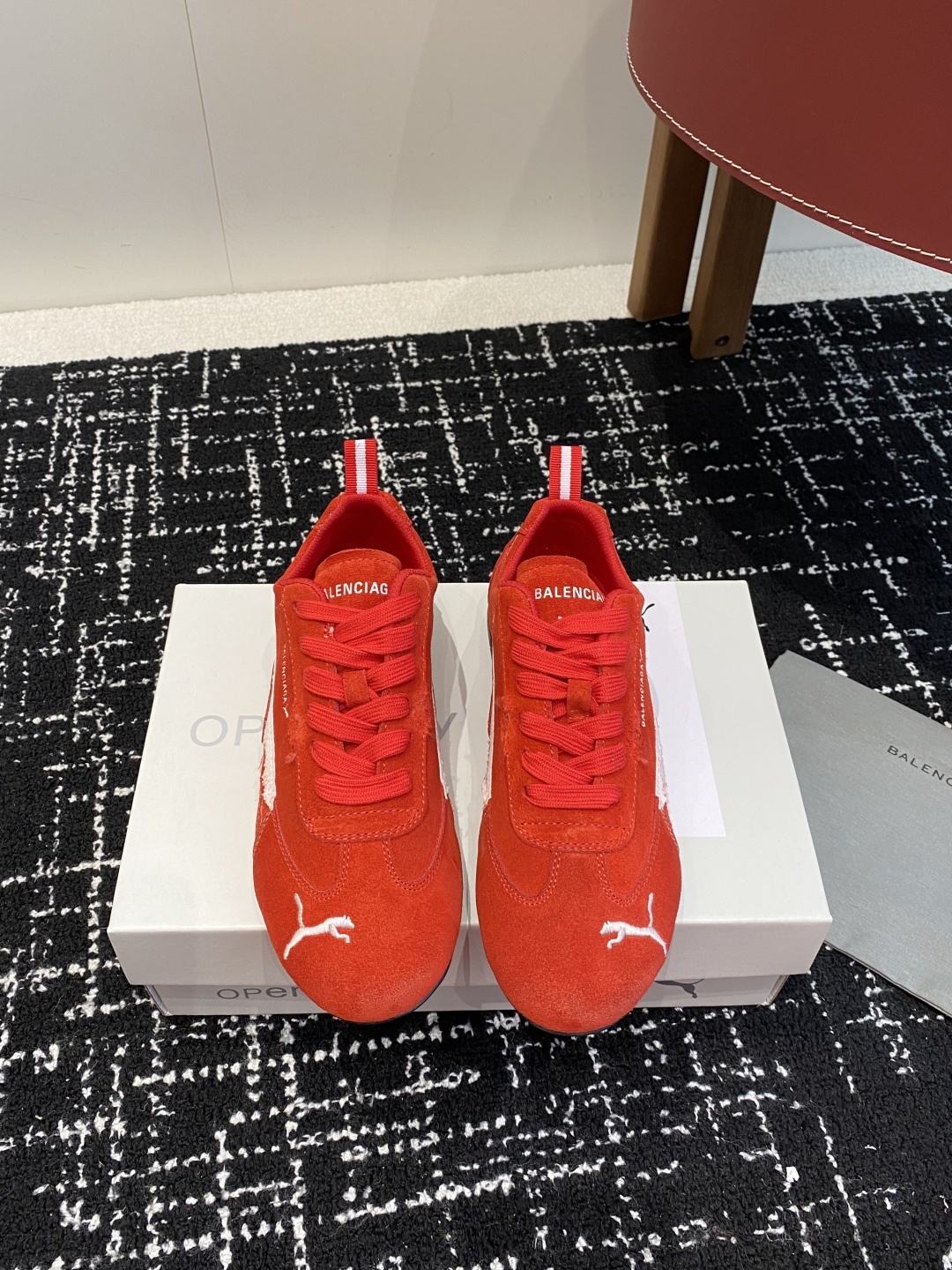 代购级
彪马(Puma)Ultrasoft Speedcats 情侣款运动鞋采用柔软且无固定结构的鞋面,