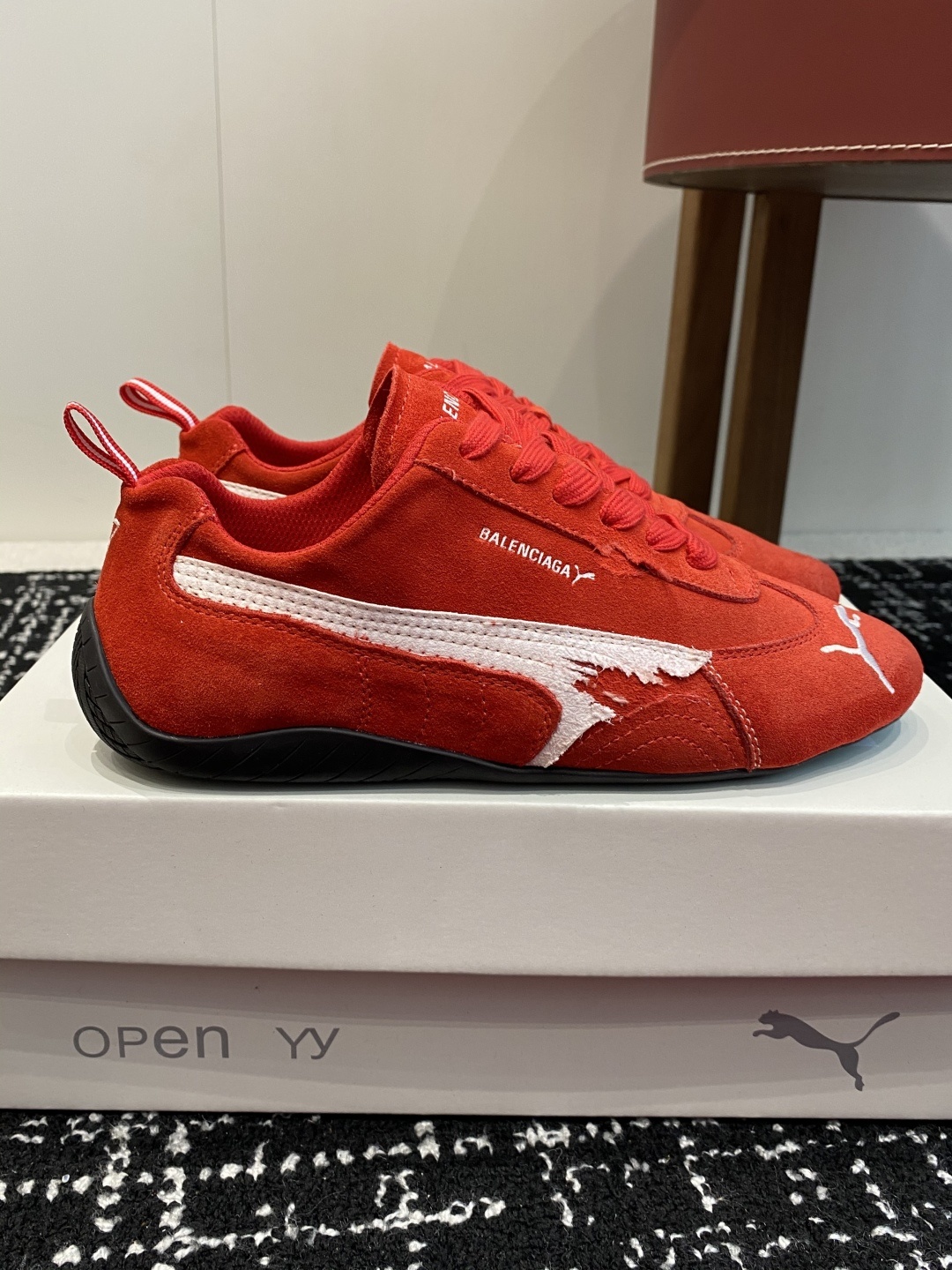 代购级
彪马(Puma)Ultrasoft Speedcats 情侣款运动鞋采用柔软且无固定结构的鞋面,