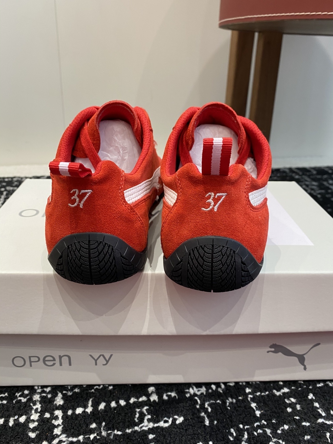 代购级
彪马(Puma)Ultrasoft Speedcats 情侣款运动鞋采用柔软且无固定结构的鞋面,