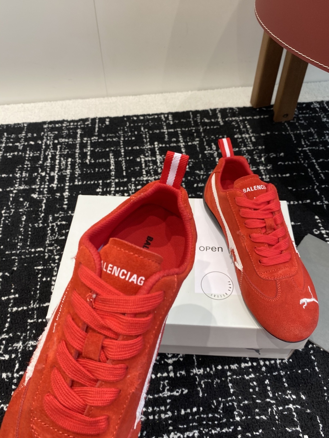 代购级
彪马(Puma)Ultrasoft Speedcats 情侣款运动鞋采用柔软且无固定结构的鞋面,