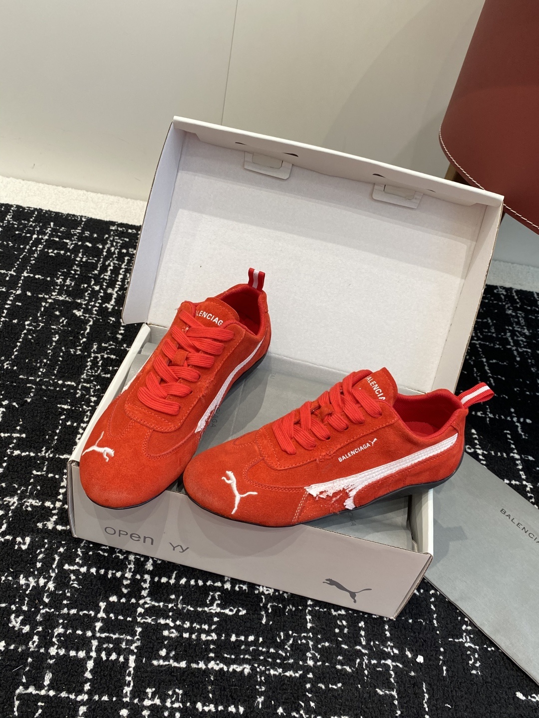 代购级
彪马(Puma)Ultrasoft Speedcats 情侣款运动鞋采用柔软且无固定结构的鞋面,