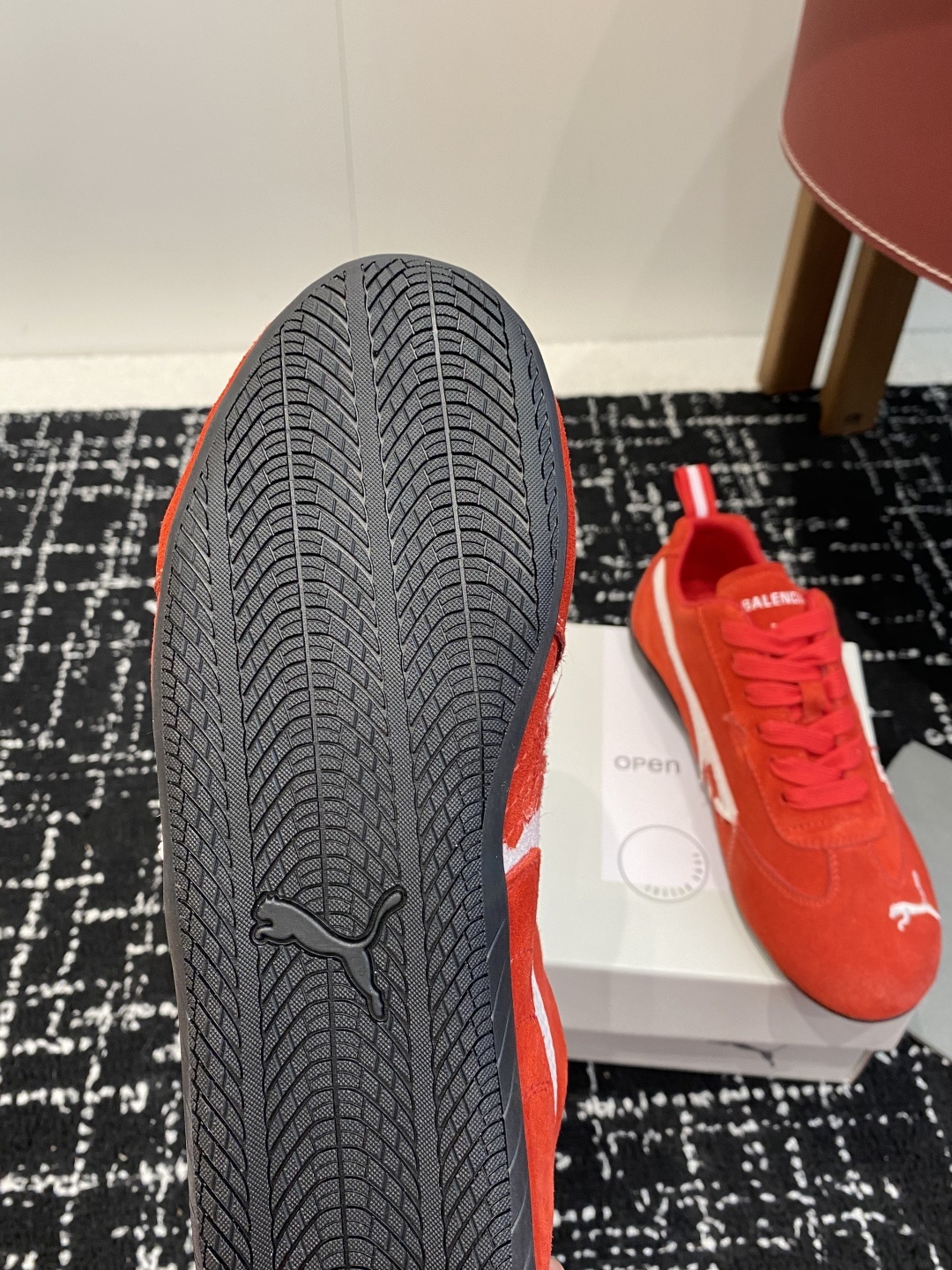 代购级
彪马(Puma)Ultrasoft Speedcats 情侣款运动鞋采用柔软且无固定结构的鞋面,