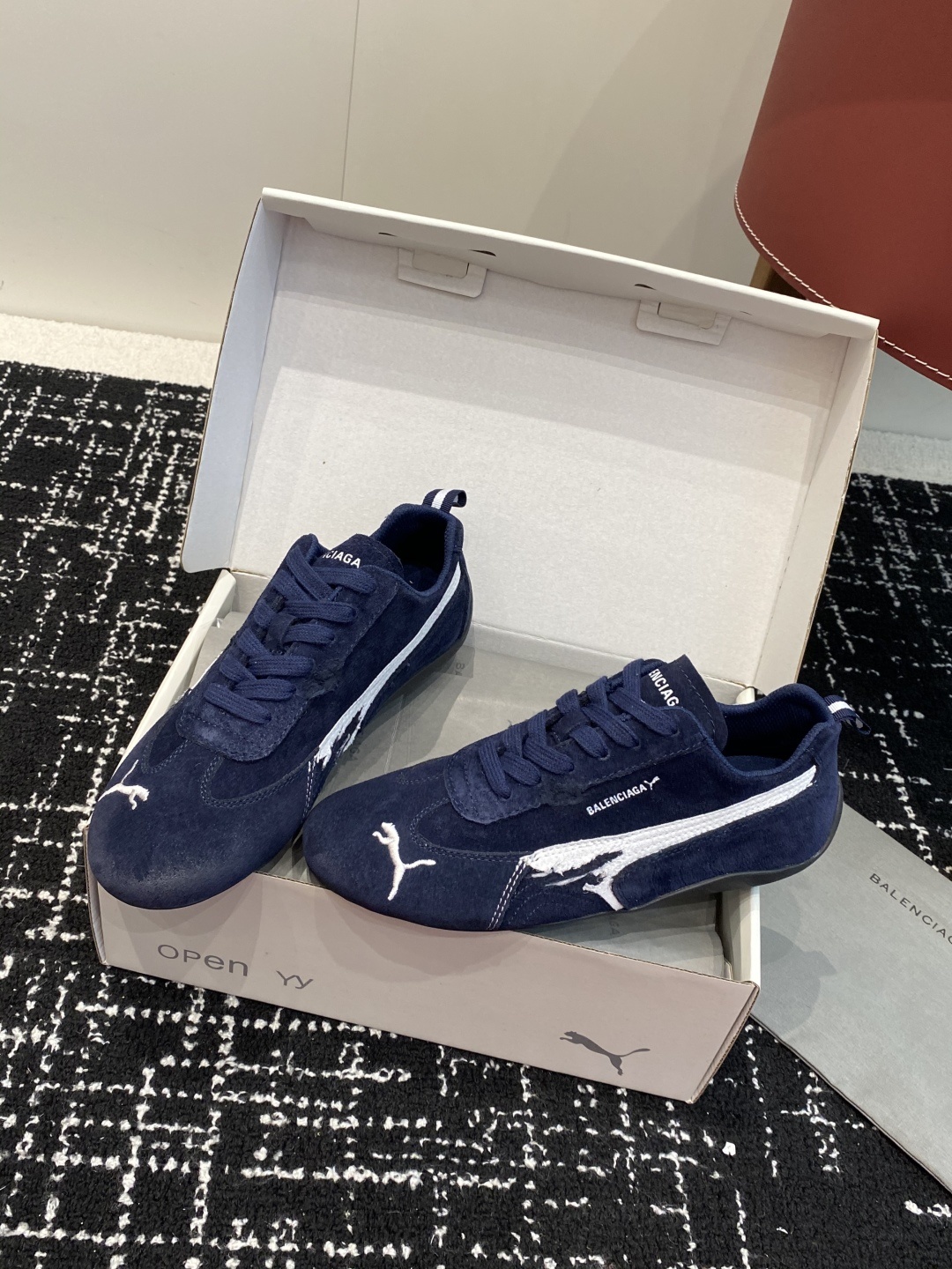 代购级
彪马(Puma)Ultrasoft Speedcats 情侣款运动鞋采用柔软且无固定结构的鞋面,