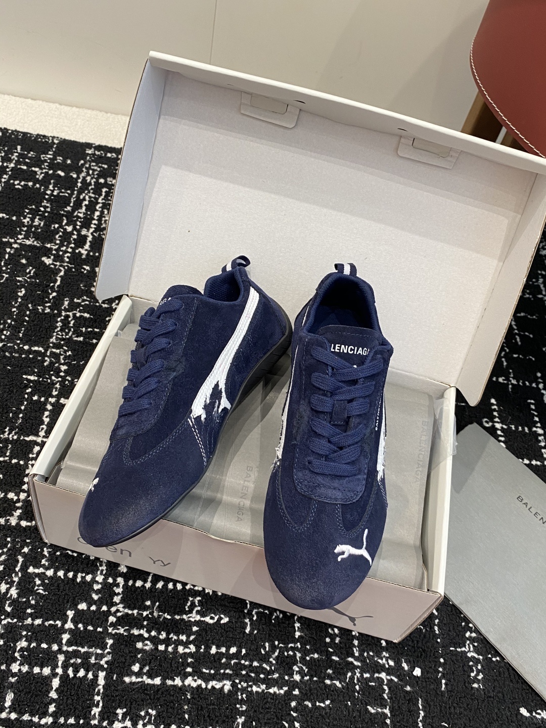 代购级
彪马(Puma)Ultrasoft Speedcats 情侣款运动鞋采用柔软且无固定结构的鞋面,