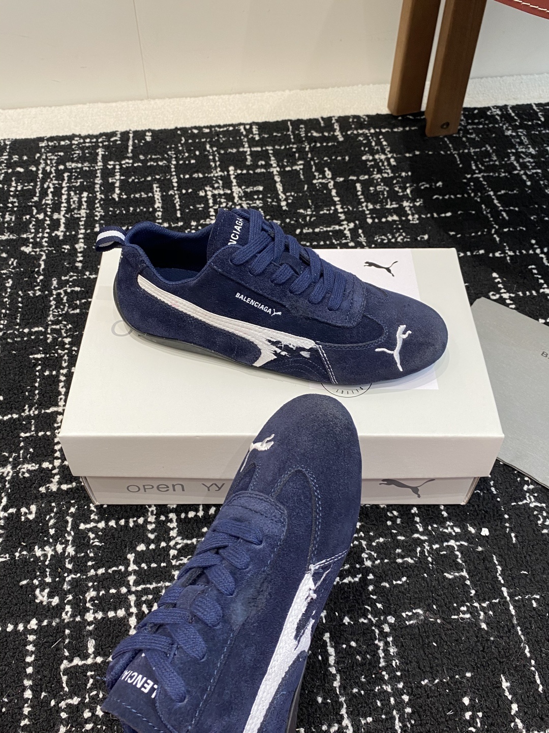 代购级
彪马(Puma)Ultrasoft Speedcats 情侣款运动鞋采用柔软且无固定结构的鞋面,