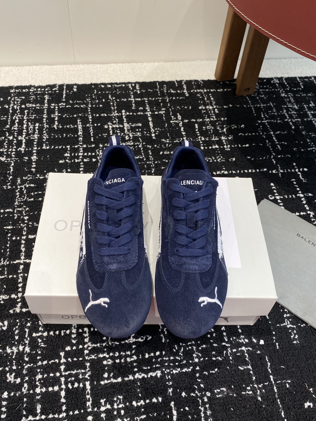 代购级
彪马(Puma)Ultrasoft Speedcats 情侣款运动鞋采用柔软且无固定结构的鞋面,