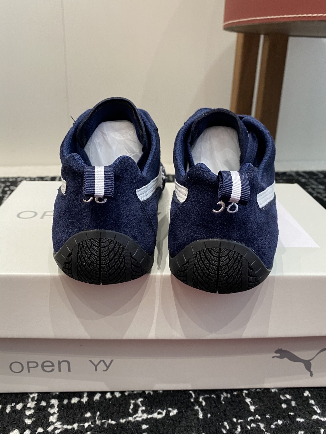 代购级
彪马(Puma)Ultrasoft Speedcats 情侣款运动鞋采用柔软且无固定结构的鞋面,