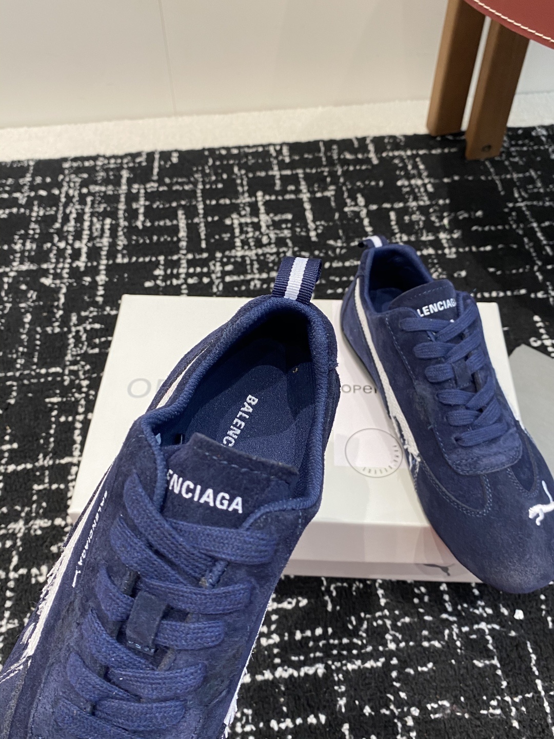 代购级
彪马(Puma)Ultrasoft Speedcats 情侣款运动鞋采用柔软且无固定结构的鞋面,
