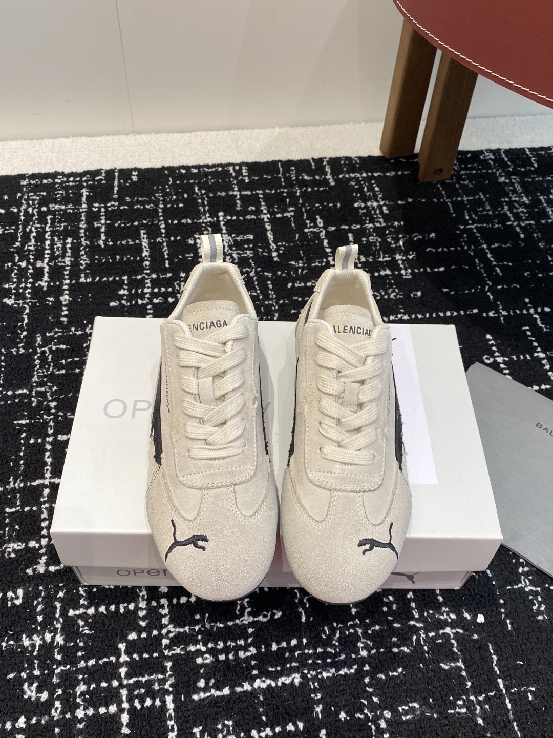 代购级
彪马(Puma)Ultrasoft Speedcats 情侣款运动鞋采用柔软且无固定结构的鞋面,