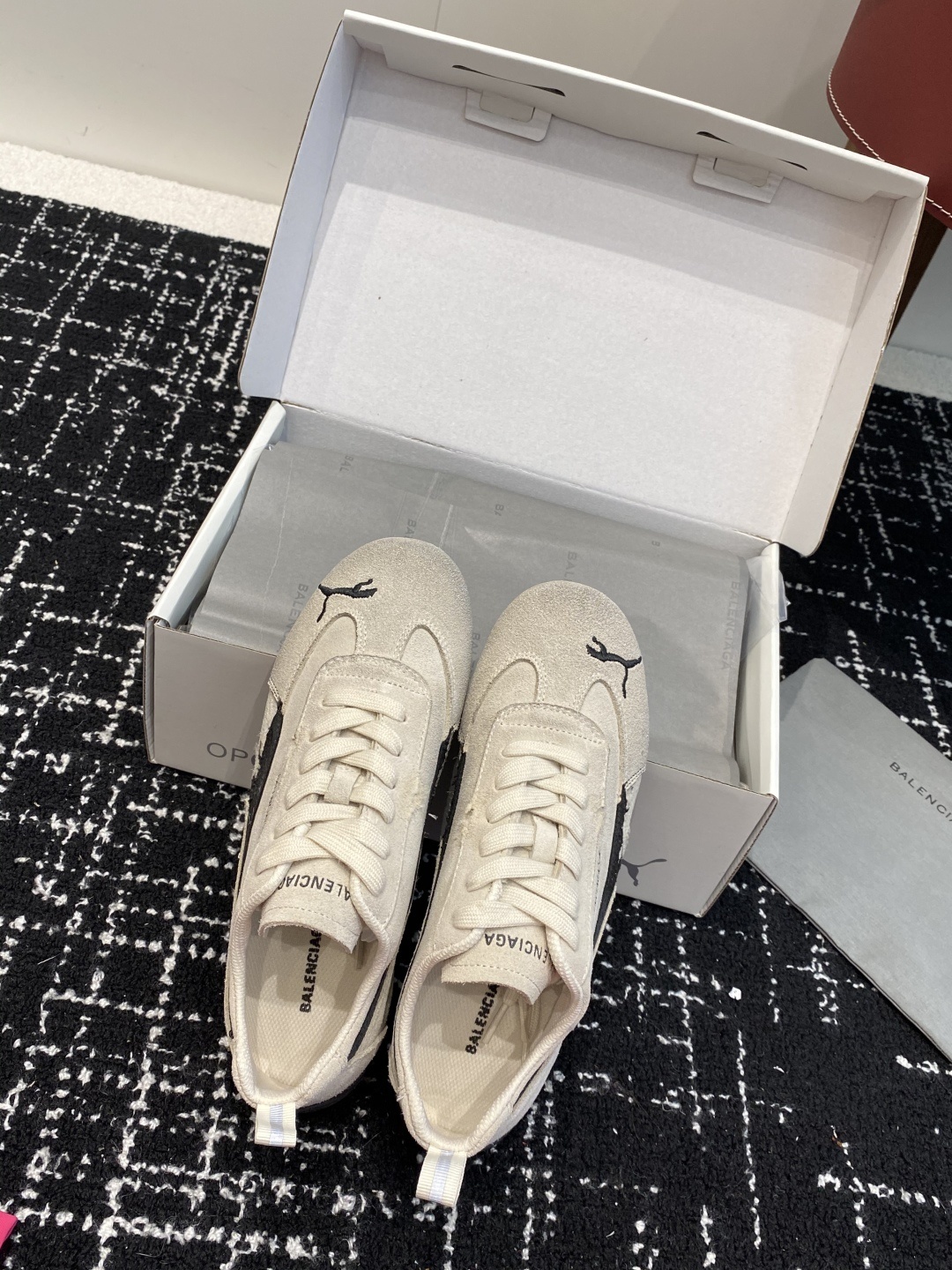 代购级
彪马(Puma)Ultrasoft Speedcats 情侣款运动鞋采用柔软且无固定结构的鞋面,