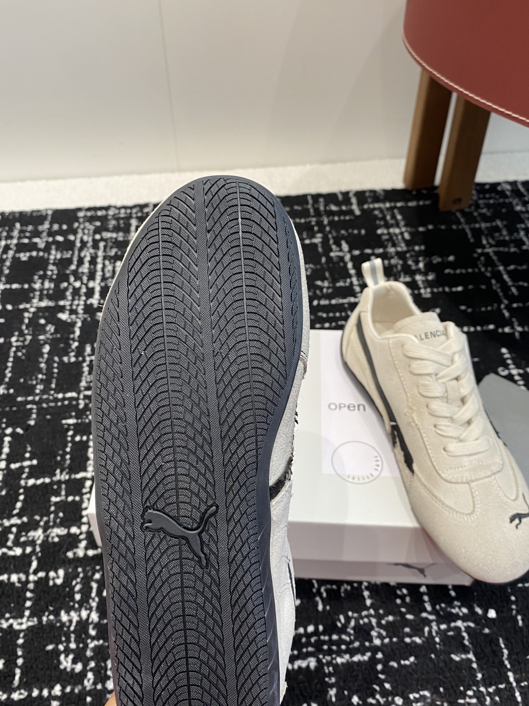 代购级
彪马(Puma)Ultrasoft Speedcats 情侣款运动鞋采用柔软且无固定结构的鞋面,
