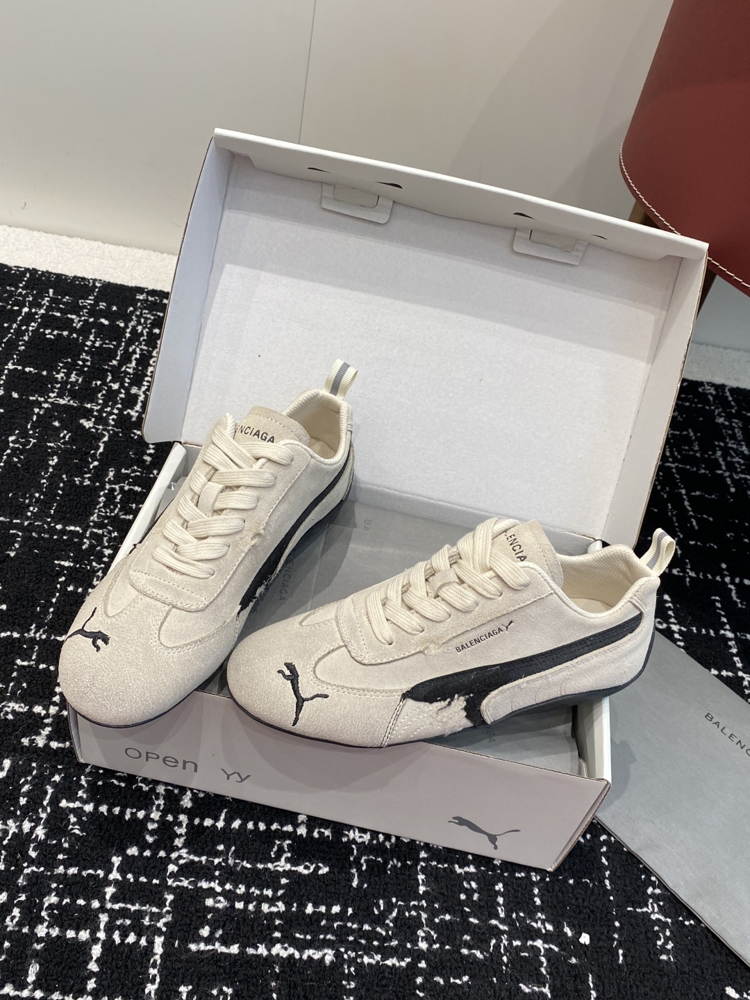 代购级
彪马(Puma)Ultrasoft Speedcats 情侣款运动鞋采用柔软且无固定结构的鞋面,