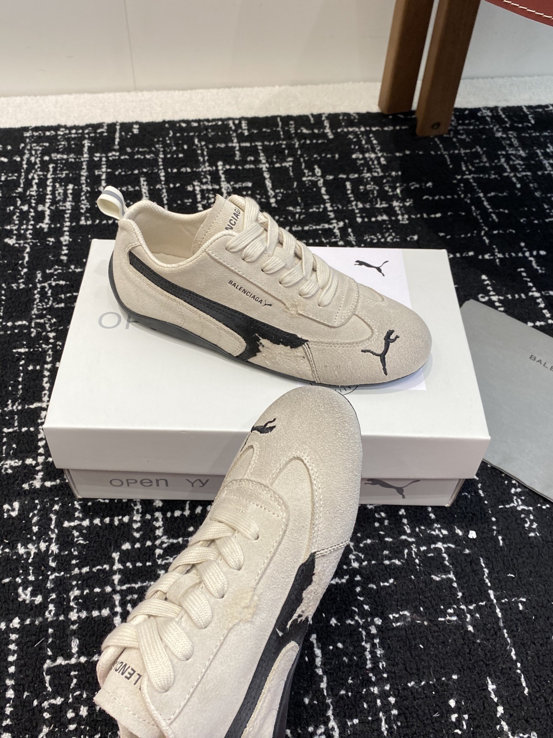 代购级
彪马(Puma)Ultrasoft Speedcats 情侣款运动鞋采用柔软且无固定结构的鞋面,