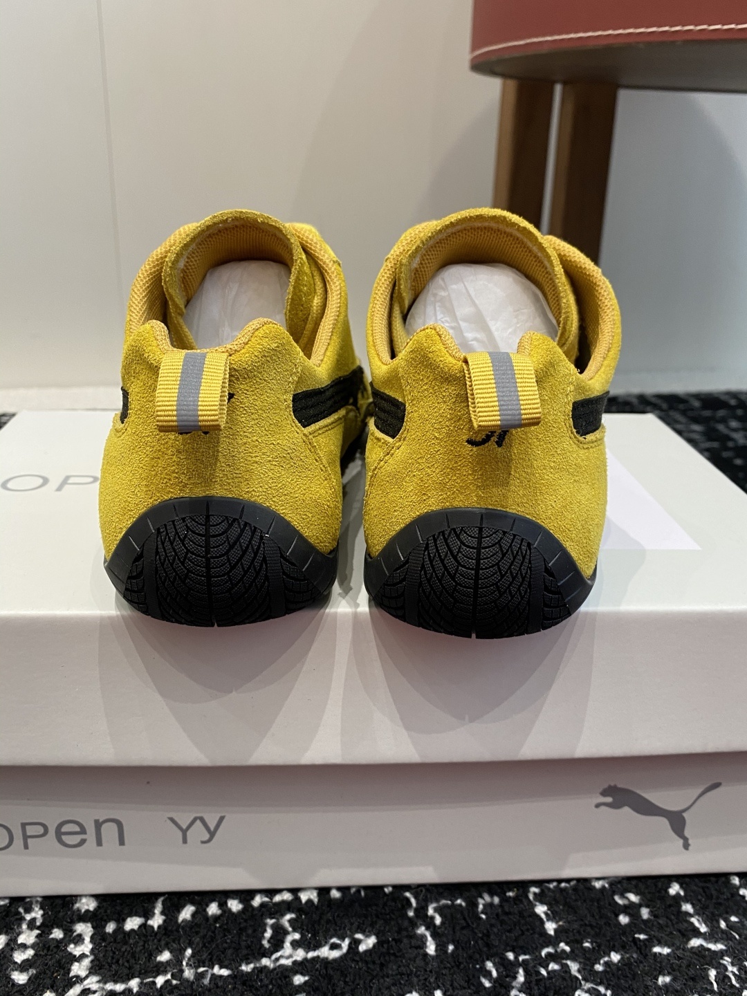 代购级
彪马(Puma)Ultrasoft Speedcats 情侣款运动鞋采用柔软且无固定结构的鞋面,