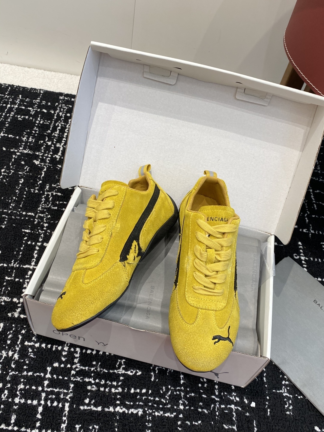 代购级
彪马(Puma)Ultrasoft Speedcats 情侣款运动鞋采用柔软且无固定结构的鞋面,