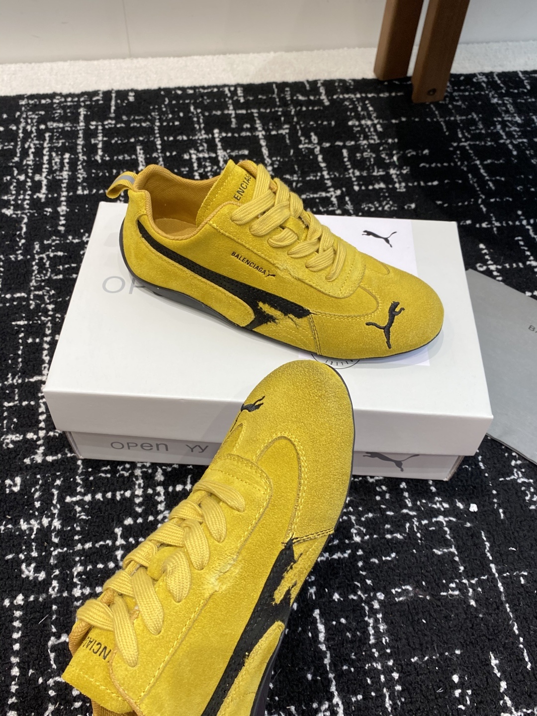 代购级
彪马(Puma)Ultrasoft Speedcats 情侣款运动鞋采用柔软且无固定结构的鞋面,