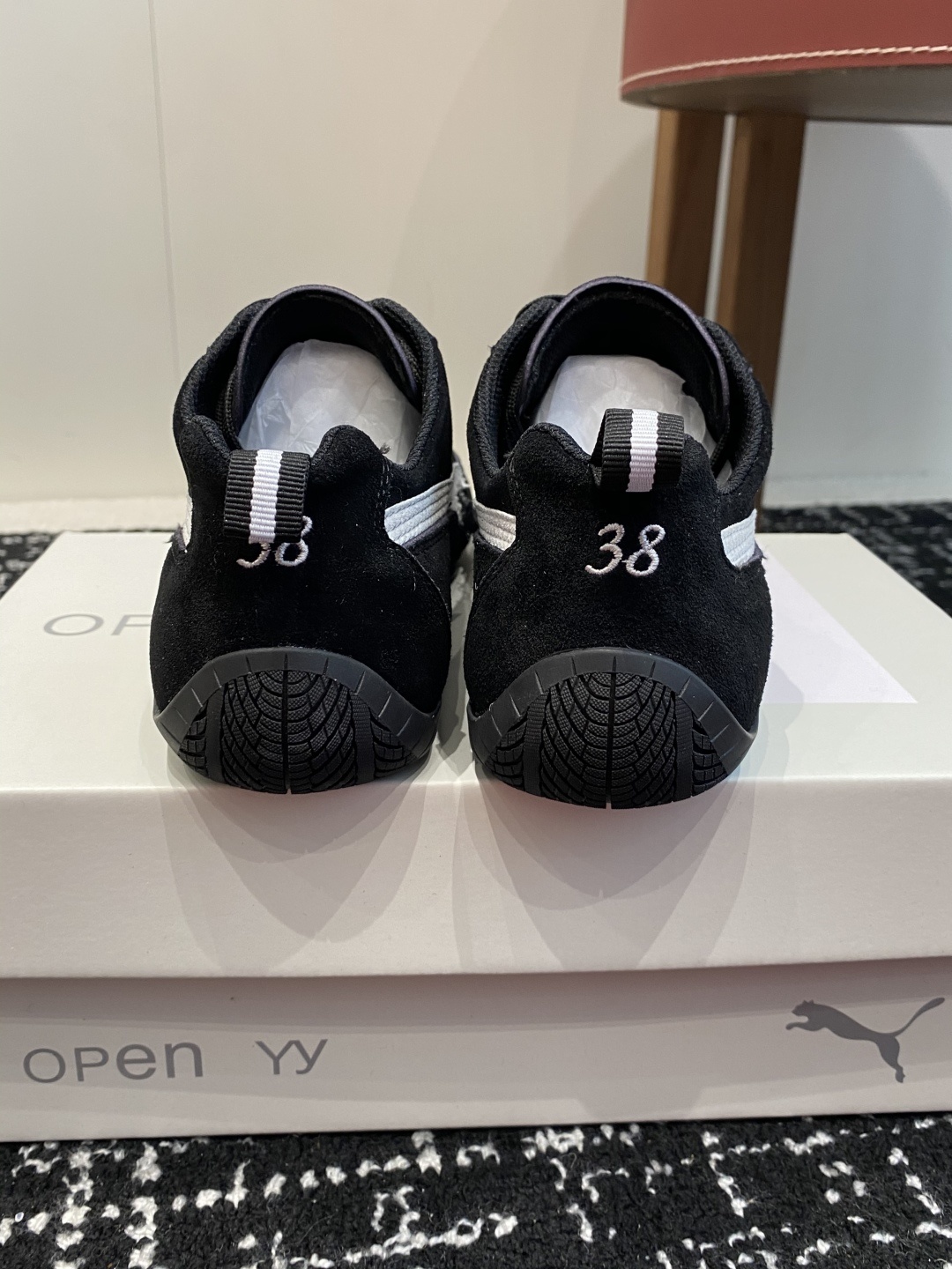 代购级
彪马(Puma)Ultrasoft Speedcats 情侣款运动鞋采用柔软且无固定结构的鞋面,