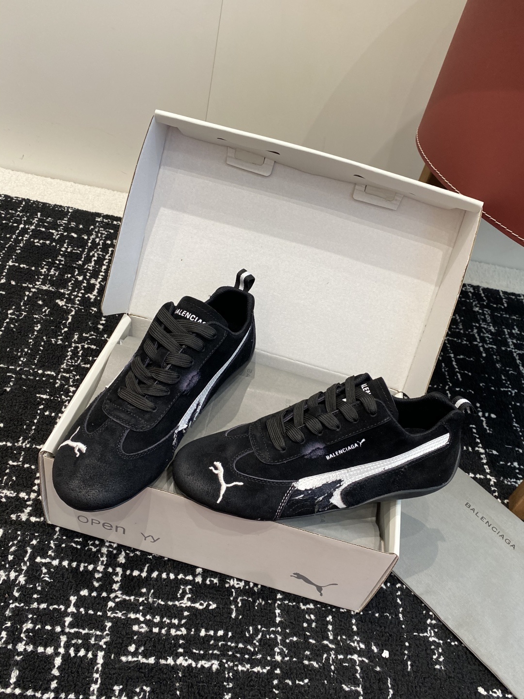 代购级
彪马(Puma)Ultrasoft Speedcats 情侣款运动鞋采用柔软且无固定结构的鞋面,