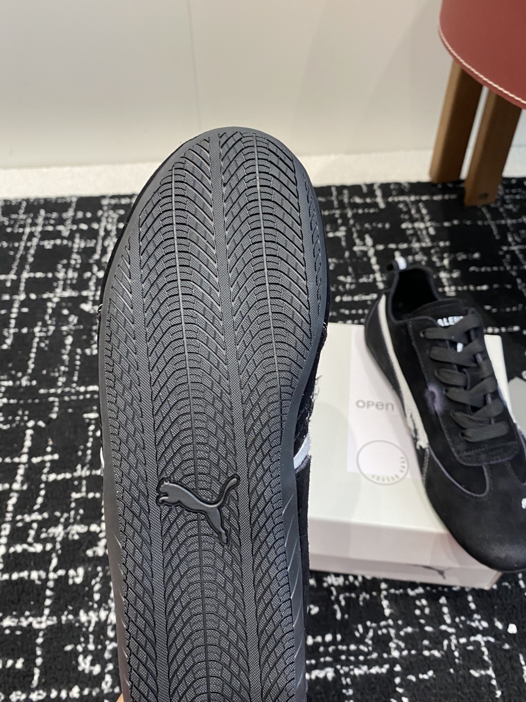代购级
彪马(Puma)Ultrasoft Speedcats 情侣款运动鞋采用柔软且无固定结构的鞋面,