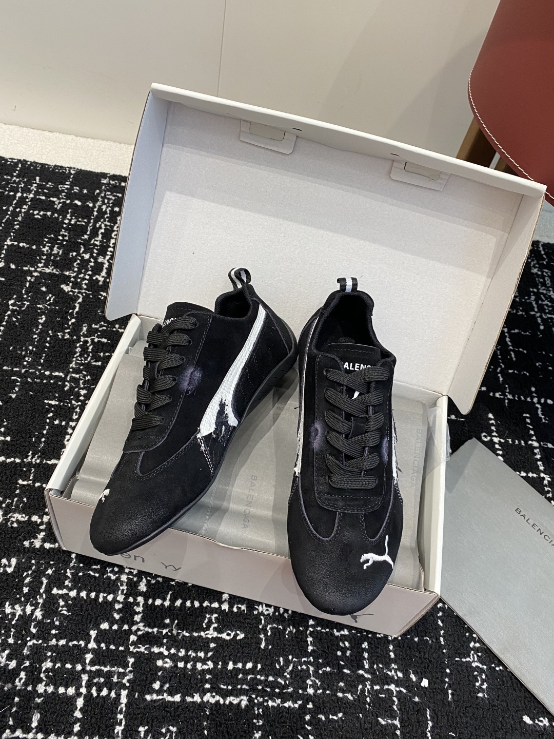 代购级
彪马(Puma)Ultrasoft Speedcats 情侣款运动鞋采用柔软且无固定结构的鞋面,
