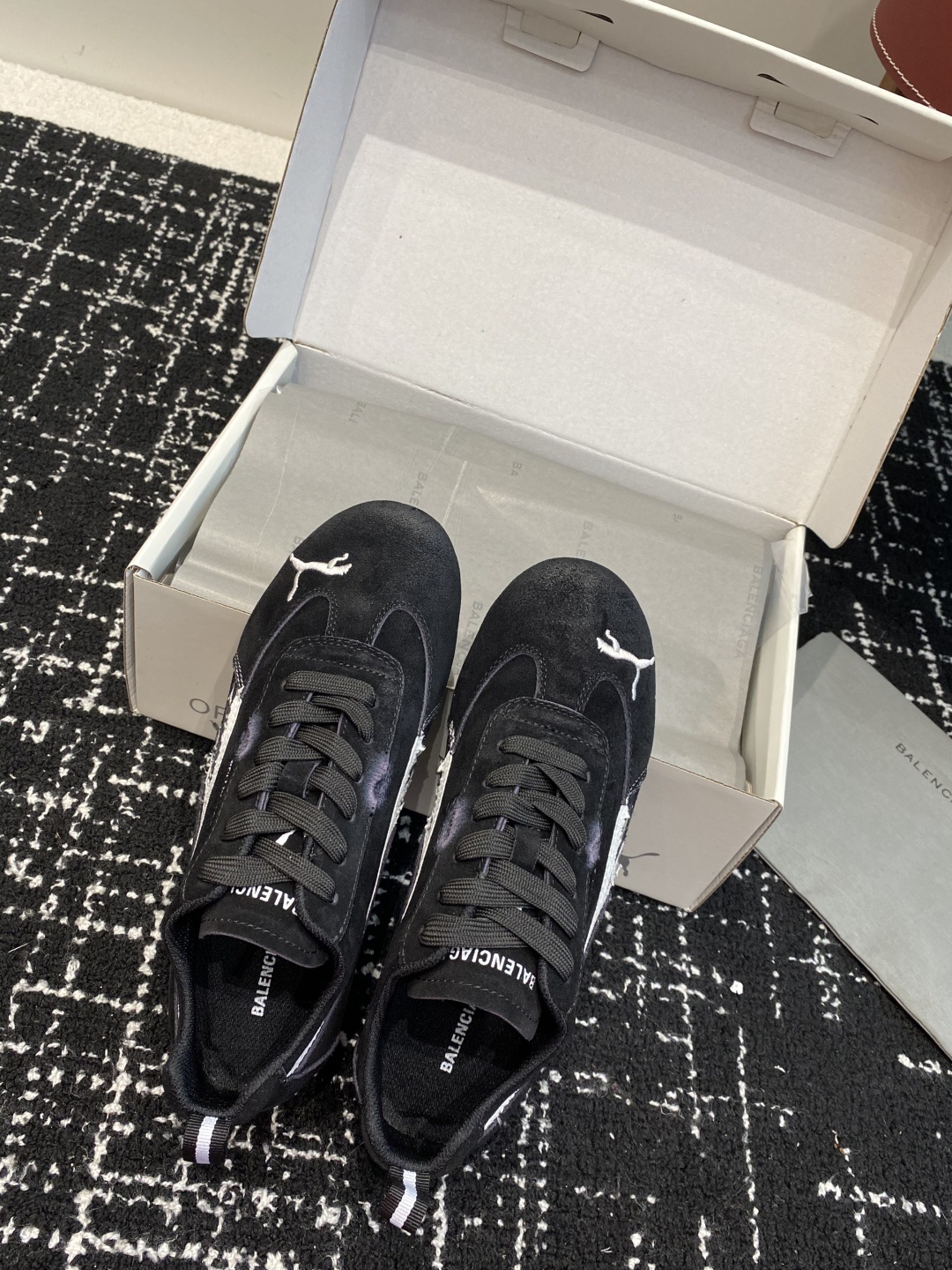 代购级
彪马(Puma)Ultrasoft Speedcats 情侣款运动鞋采用柔软且无固定结构的鞋面,