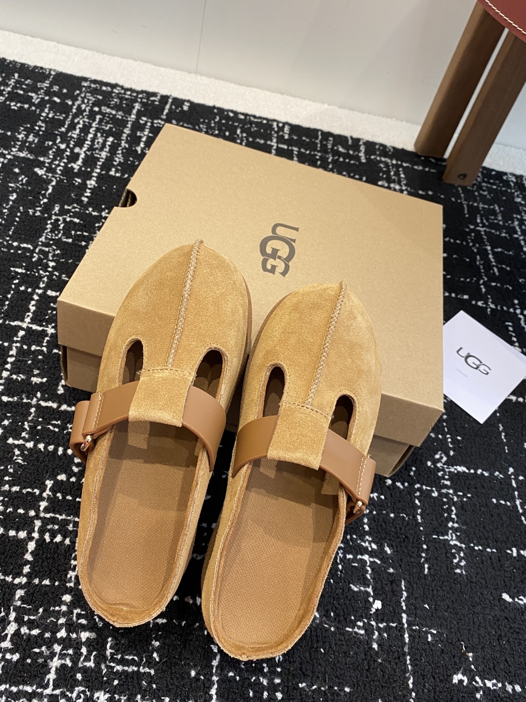 东莞代购级
UGG春款新款，金星克罗格鞋(厚底款)NEW 巨舒服巨好看

鞋底7厘米厚度增高，小个子女生