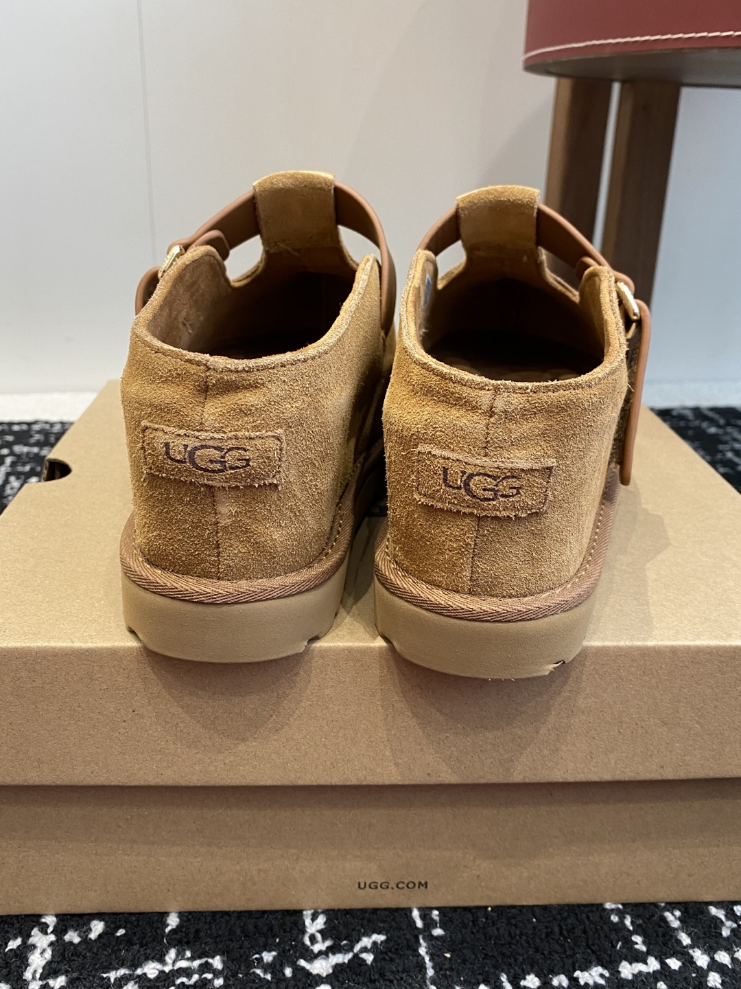 东莞代购级
UGG春款新款，金星克罗格鞋(厚底款)NEW 巨舒服巨好看

鞋底7厘米厚度增高，小个子女生