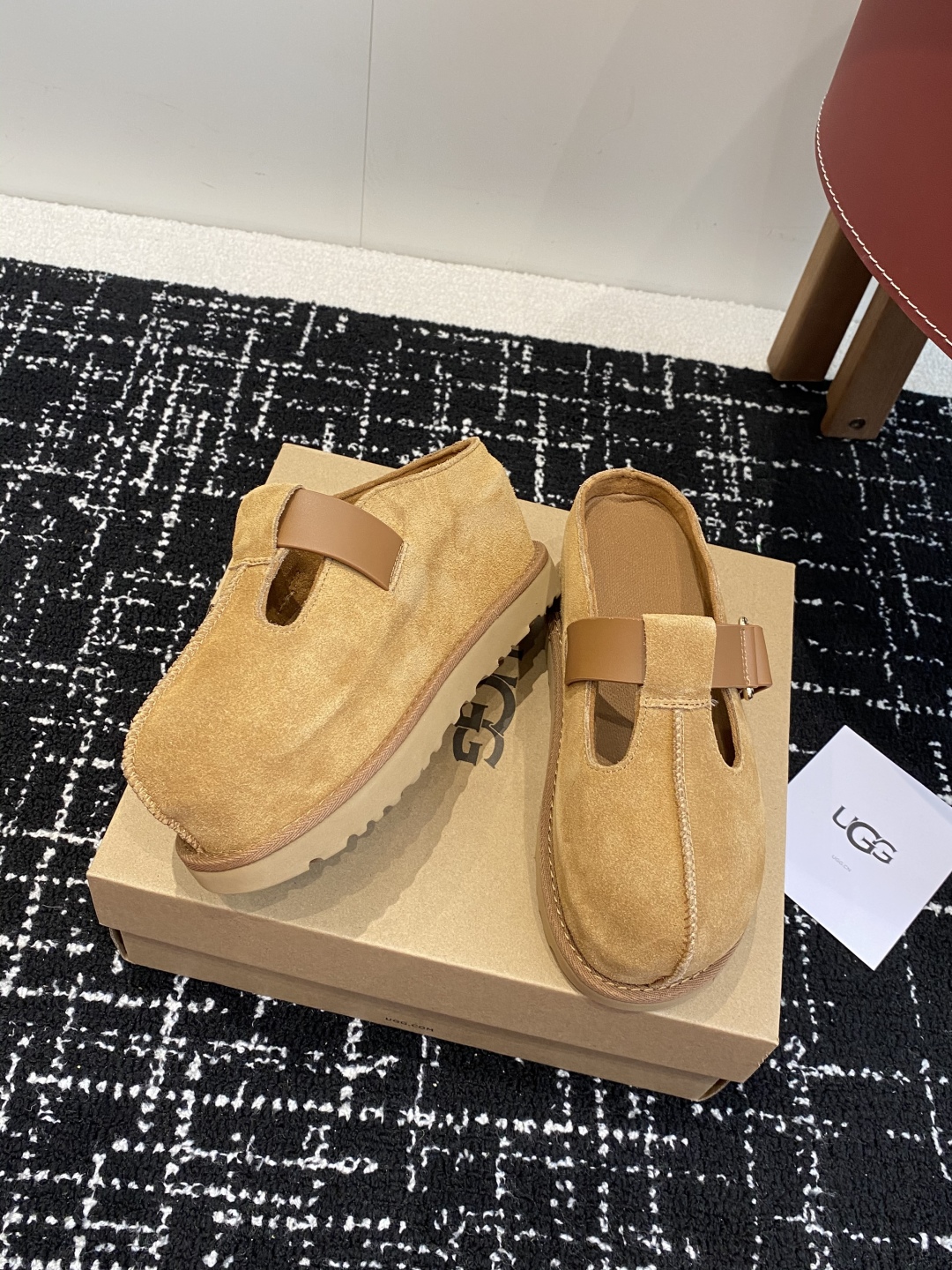 东莞代购级
UGG春款新款，金星克罗格鞋(厚底款)NEW 巨舒服巨好看

鞋底7厘米厚度增高，小个子女生