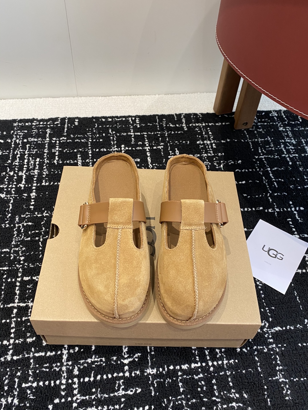 东莞代购级
UGG春款新款，金星克罗格鞋(厚底款)NEW 巨舒服巨好看

鞋底7厘米厚度增高，小个子女生