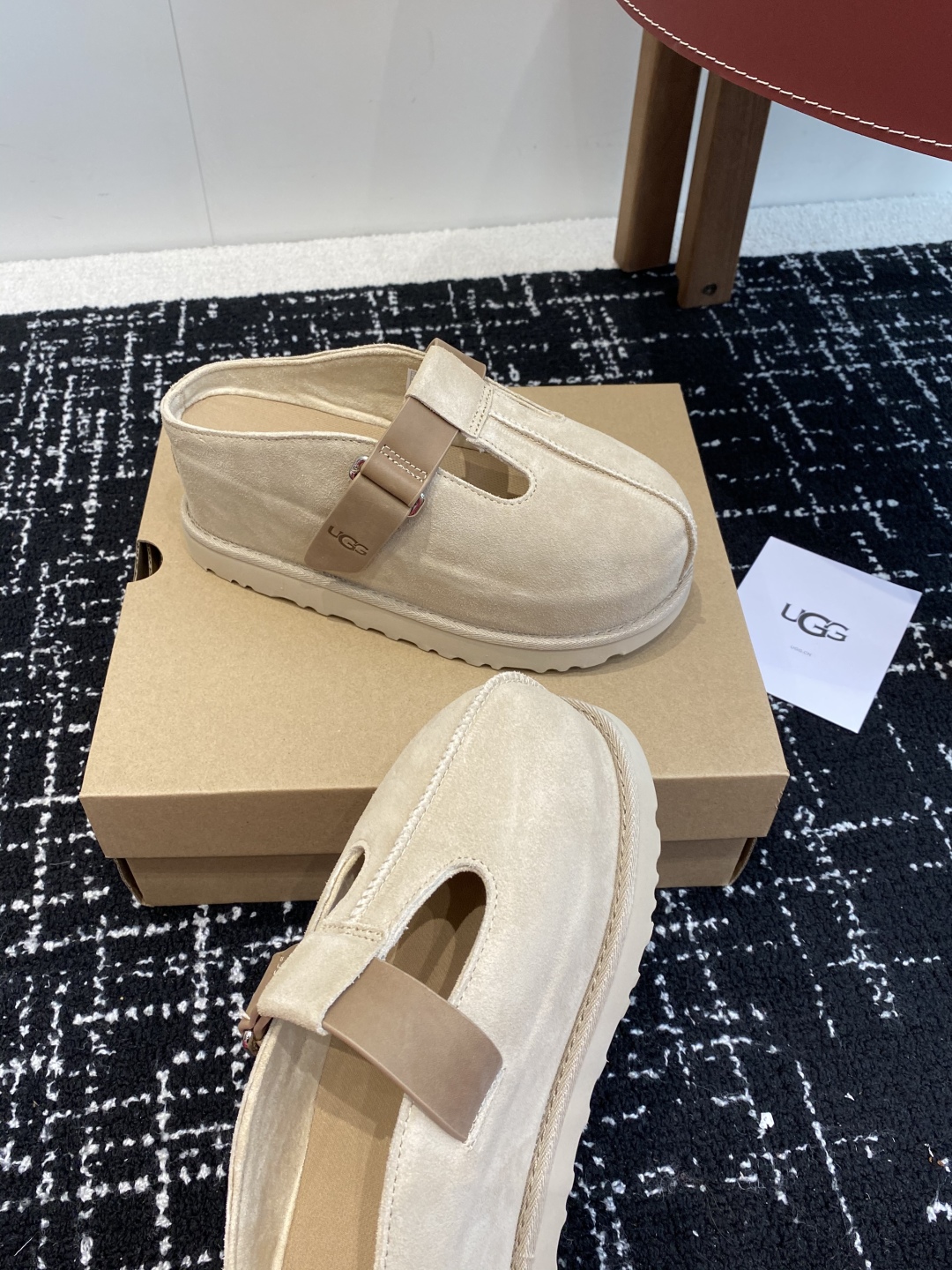 东莞代购级
UGG春款新款，金星克罗格鞋(厚底款)NEW 巨舒服巨好看

鞋底7厘米厚度增高，小个子女生