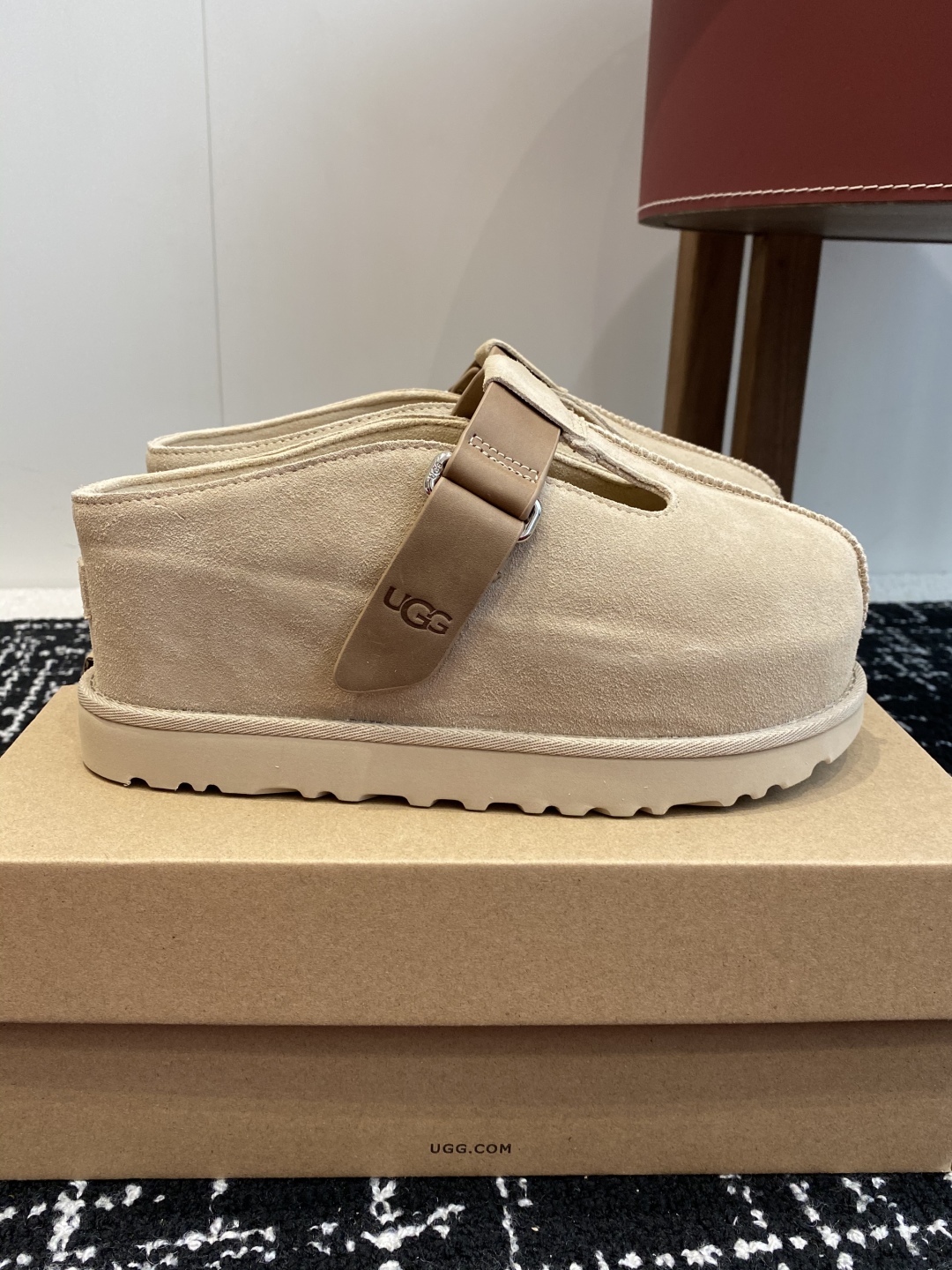东莞代购级
UGG春款新款，金星克罗格鞋(厚底款)NEW 巨舒服巨好看

鞋底7厘米厚度增高，小个子女生
