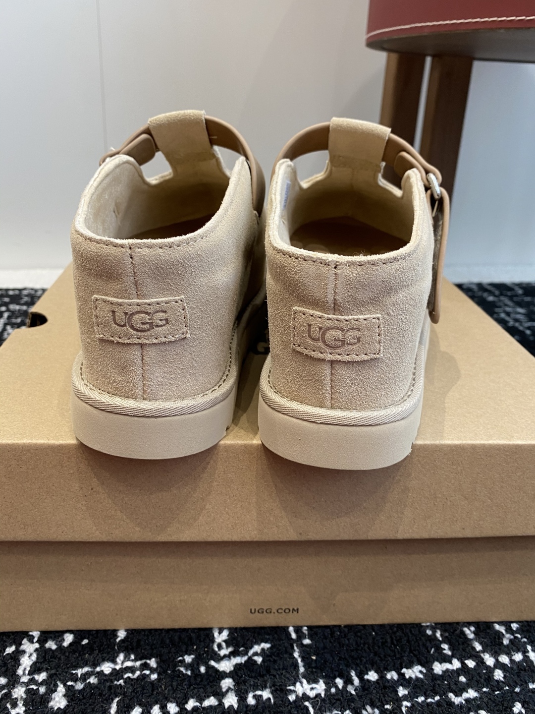 东莞代购级
UGG春款新款，金星克罗格鞋(厚底款)NEW 巨舒服巨好看

鞋底7厘米厚度增高，小个子女生
