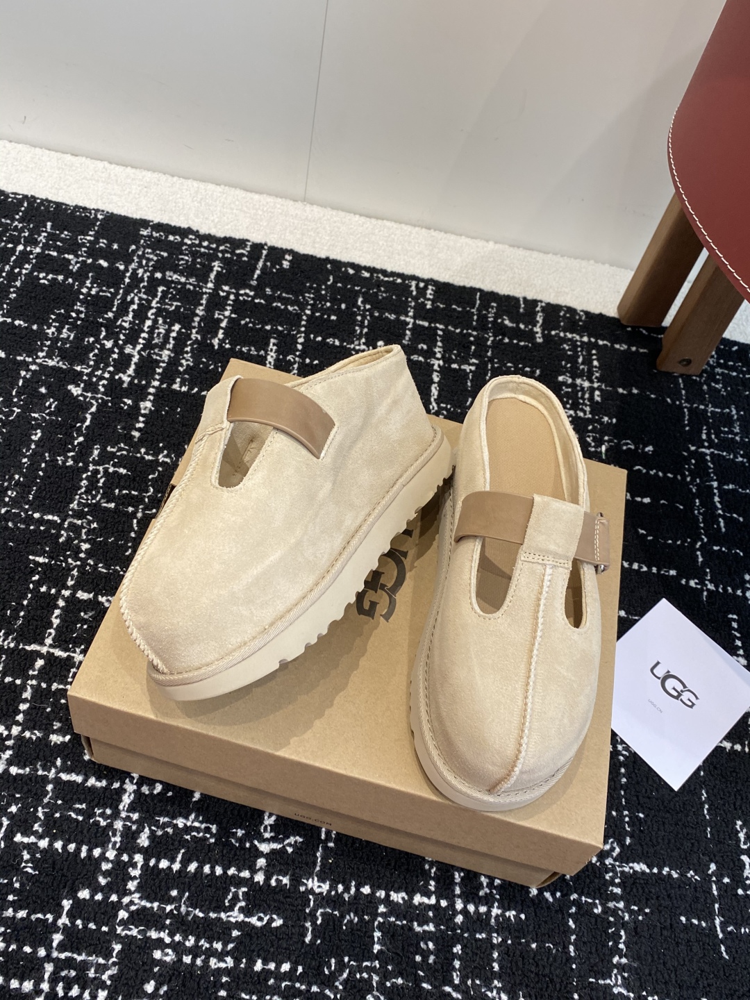 东莞代购级
UGG春款新款，金星克罗格鞋(厚底款)NEW 巨舒服巨好看

鞋底7厘米厚度增高，小个子女生
