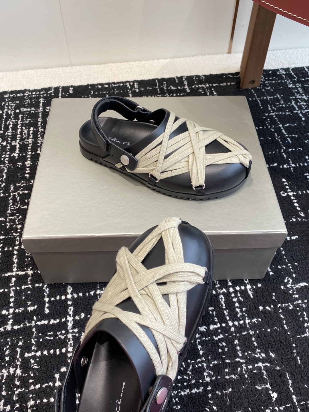 代购级
Rick Owens新款，弧形勃肯半拖 情侣款 系列Megalce mule granola

