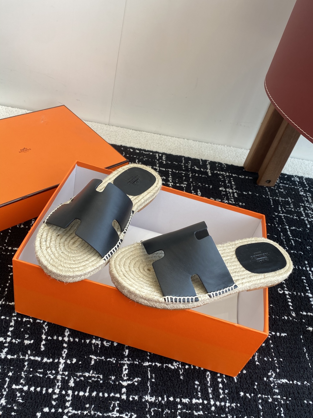 代购级
Hermes  25ss爱马仕春夏经典款  男款H拖鞋

经典H拖，每个夏天必入的款式！愿望Li