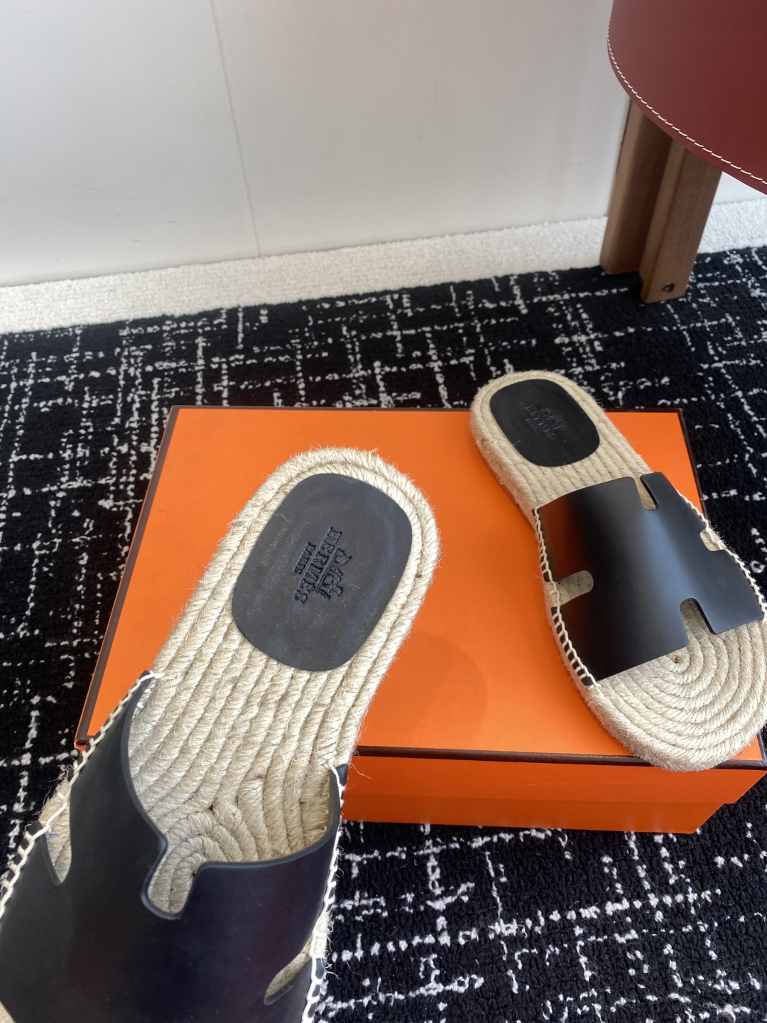 代购级
Hermes  25ss爱马仕春夏经典款  男款H拖鞋

经典H拖，每个夏天必入的款式！愿望Li