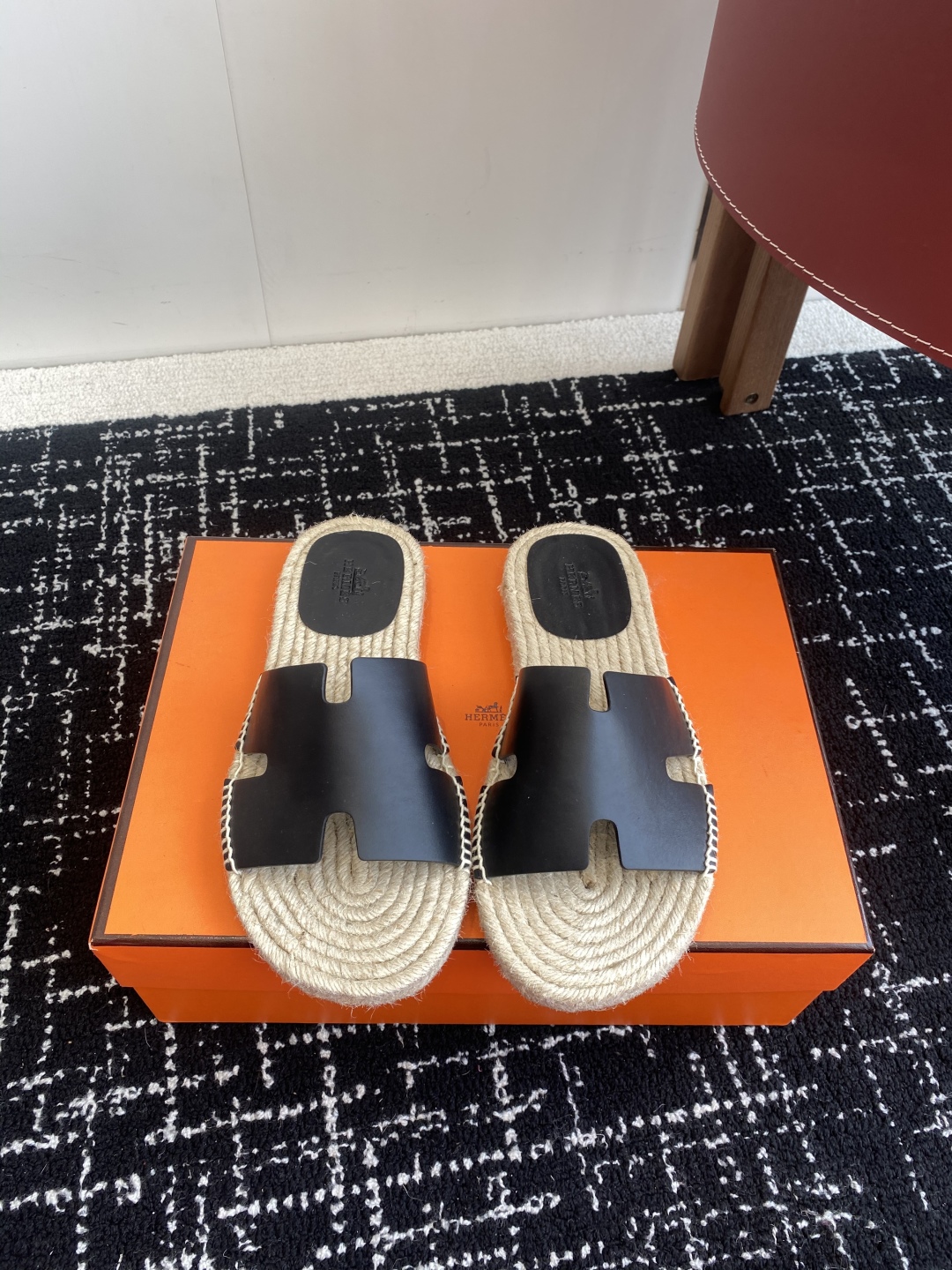 代购级
Hermes  25ss爱马仕春夏经典款  男款H拖鞋

经典H拖，每个夏天必入的款式！愿望Li
