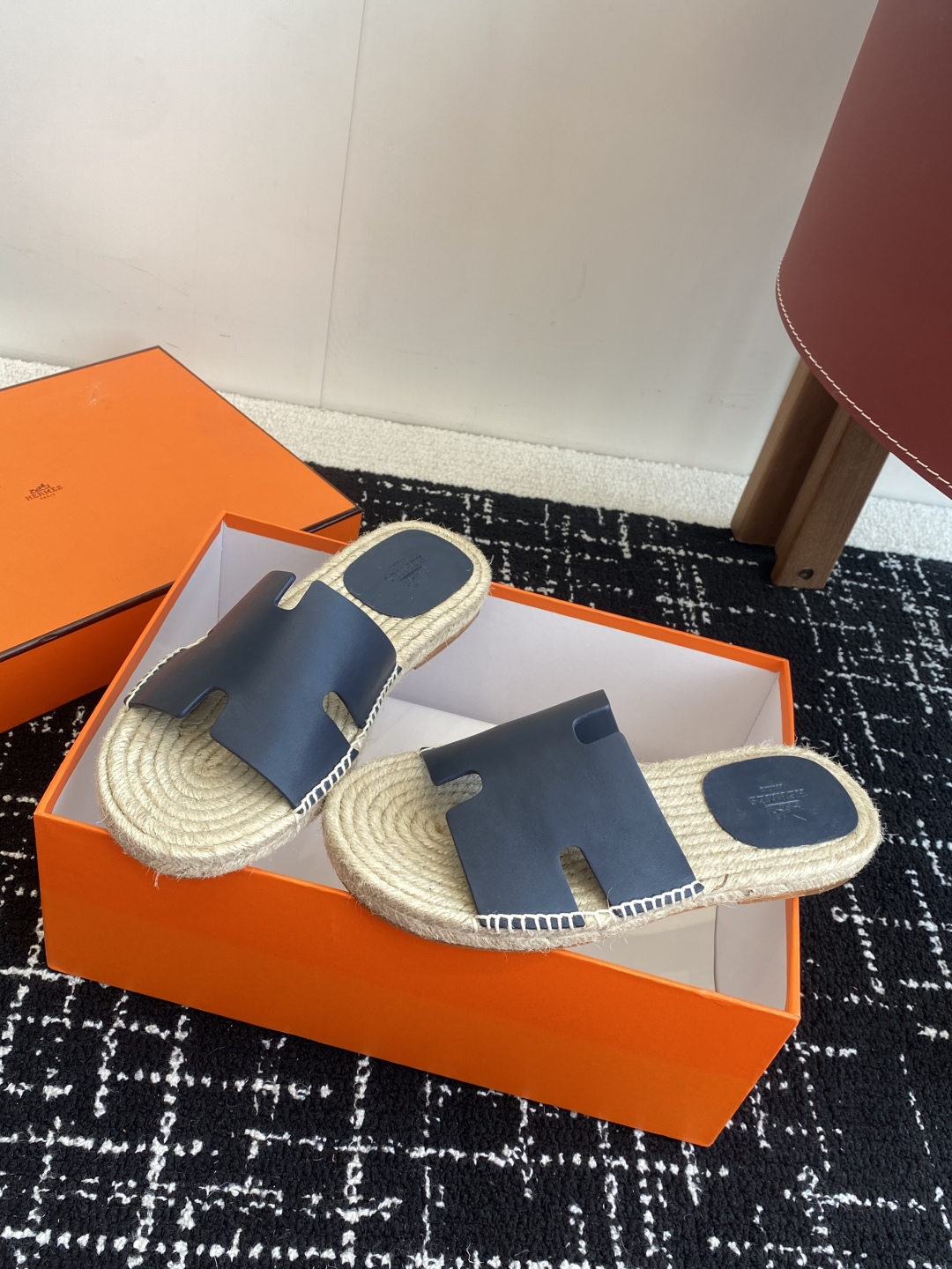 代购级
Hermes  25ss爱马仕春夏经典款  男款H拖鞋

经典H拖，每个夏天必入的款式！愿望Li